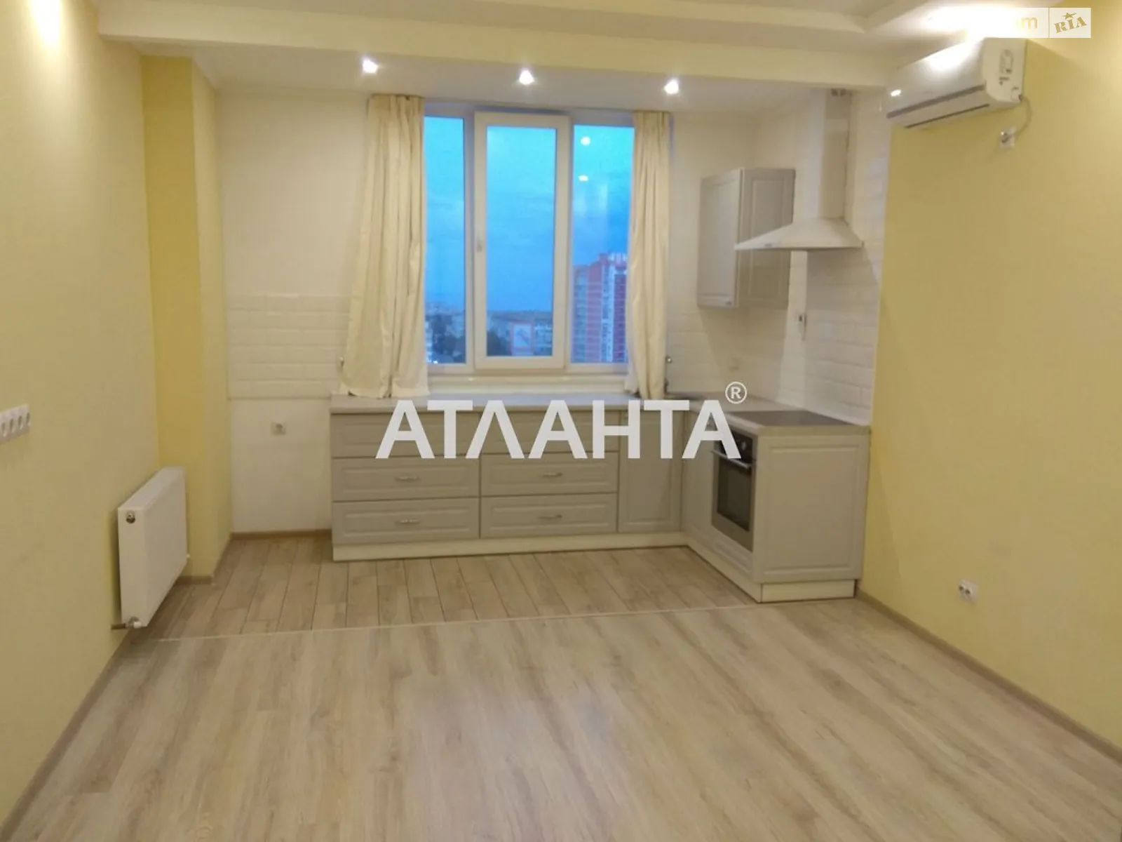 Продается 2-комнатная квартира 56.4 кв. м в Черноморске, ул. 1 Мая, 40 - фото 1