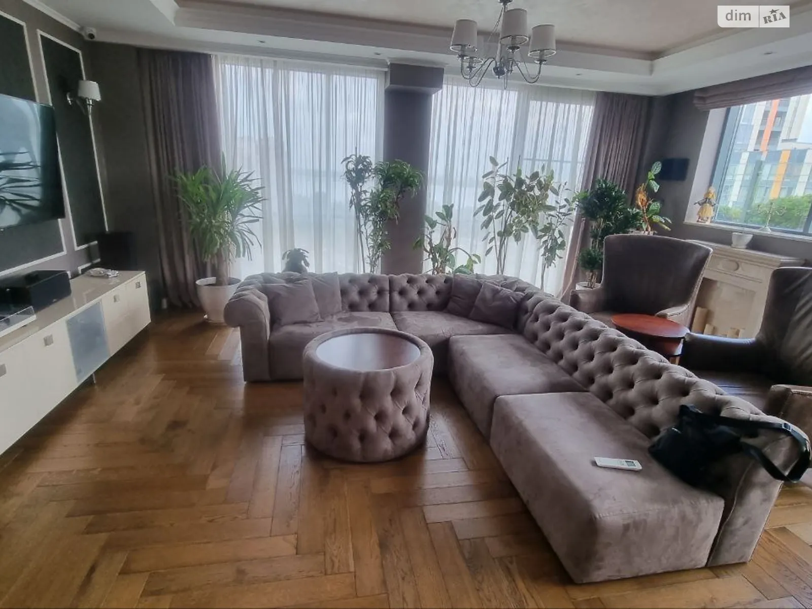 Продается 4-комнатная квартира 170 кв. м в Днепре, ул. Сичеславская Набережная, 45
