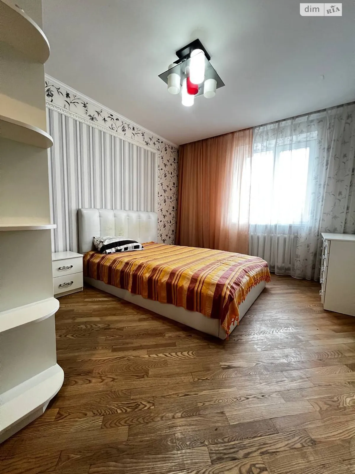 Продается 4-комнатная квартира 76.6 кв. м в Буче, ул. Центральная, 33А - фото 1