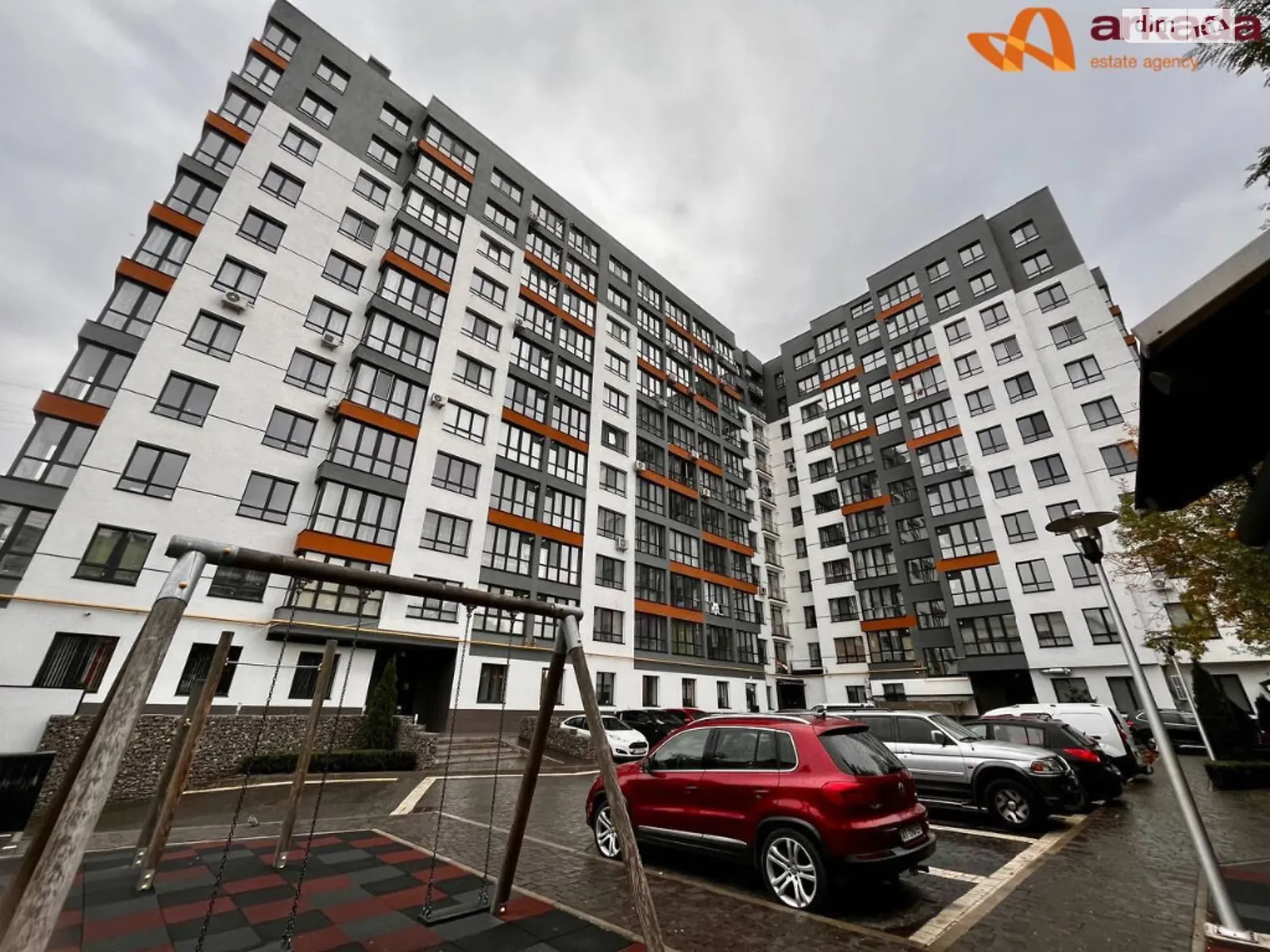 Продается 3-комнатная квартира 91.7 кв. м в Ивано-Франковске, цена: 77000 $