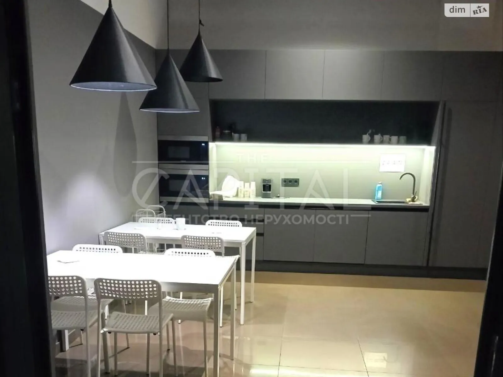 Сдается в аренду офис 803 кв. м в бизнес-центре, цена: 8030 $ - фото 1