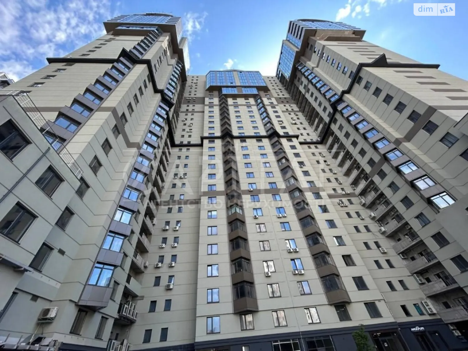 Продается 1-комнатная квартира 41 кв. м в Киеве, ул. Андрея Верхогляда(Драгомирова), 4Б