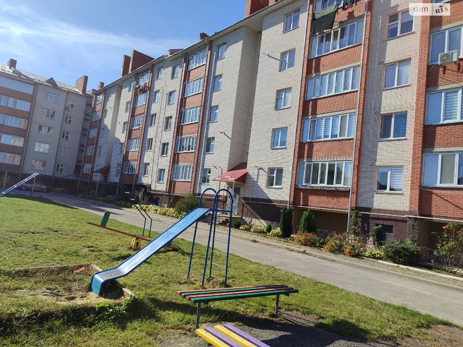 Продается 4-комнатная квартира 117.3 кв. м в Черткове - фото 1