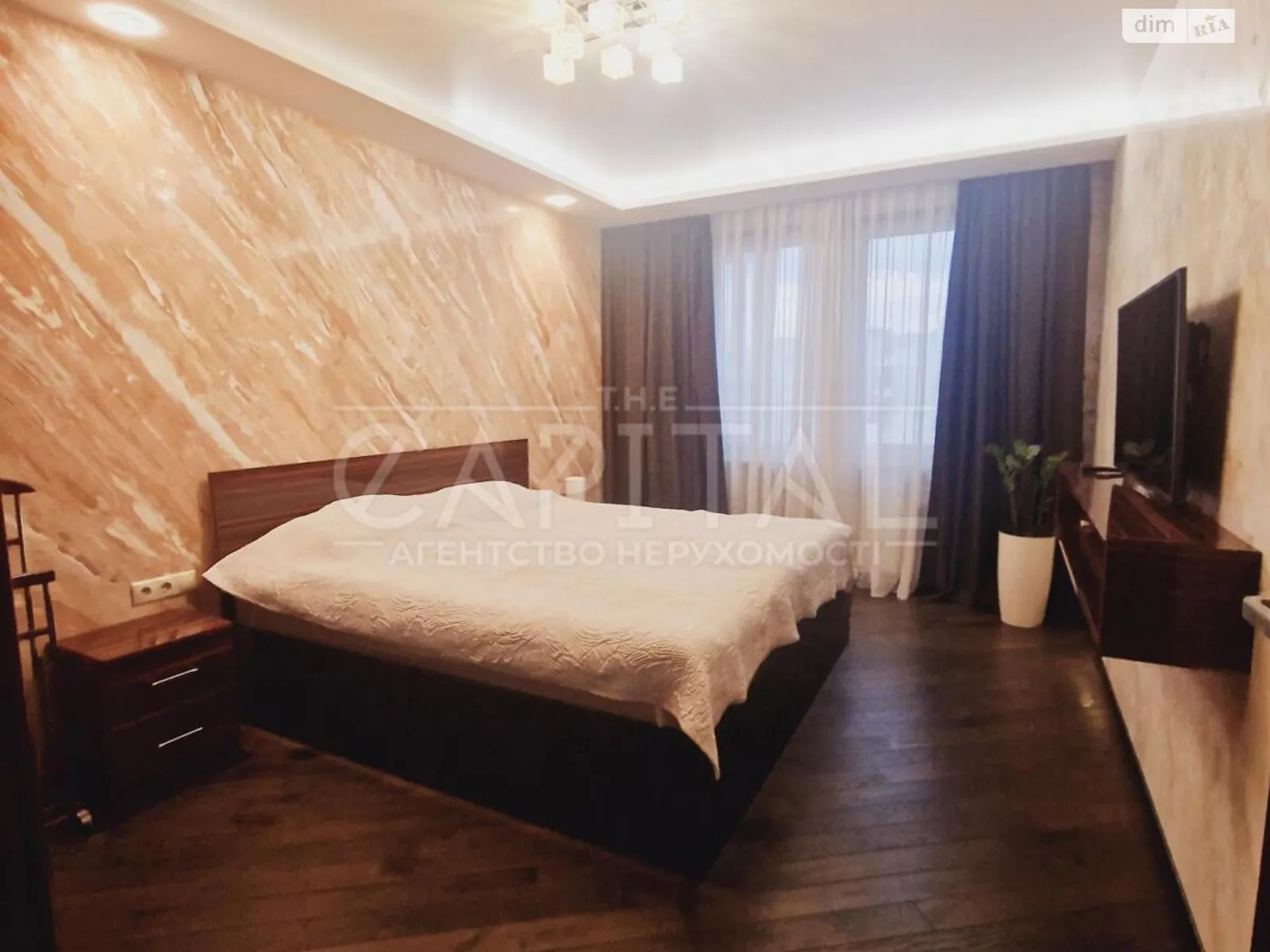 Продается 1-комнатная квартира 69 кв. м в Киеве, просп. Голосеевский(40-летия Октября), 62
