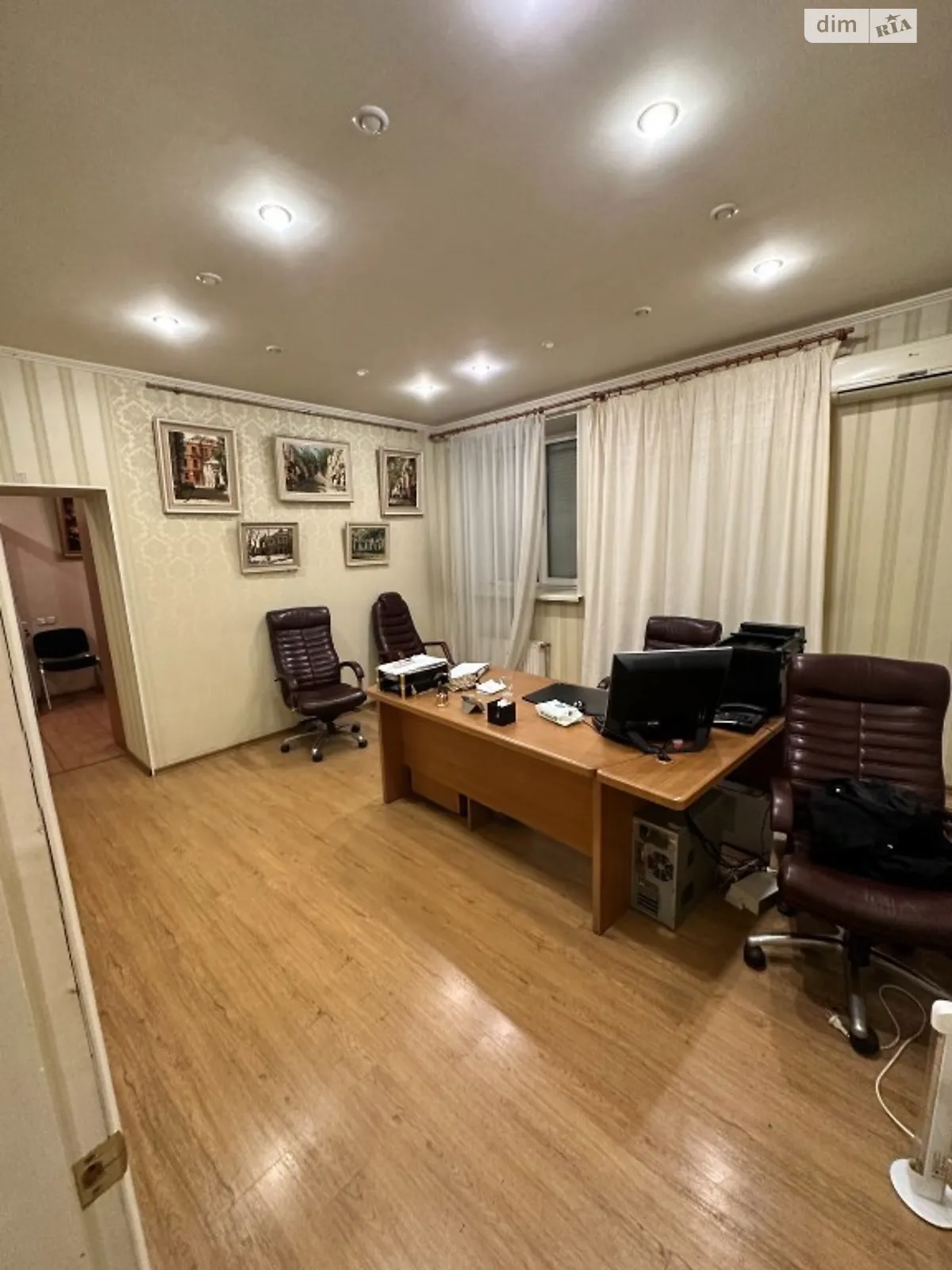 Продается офис 220 кв. м в бизнес-центре - фото 2