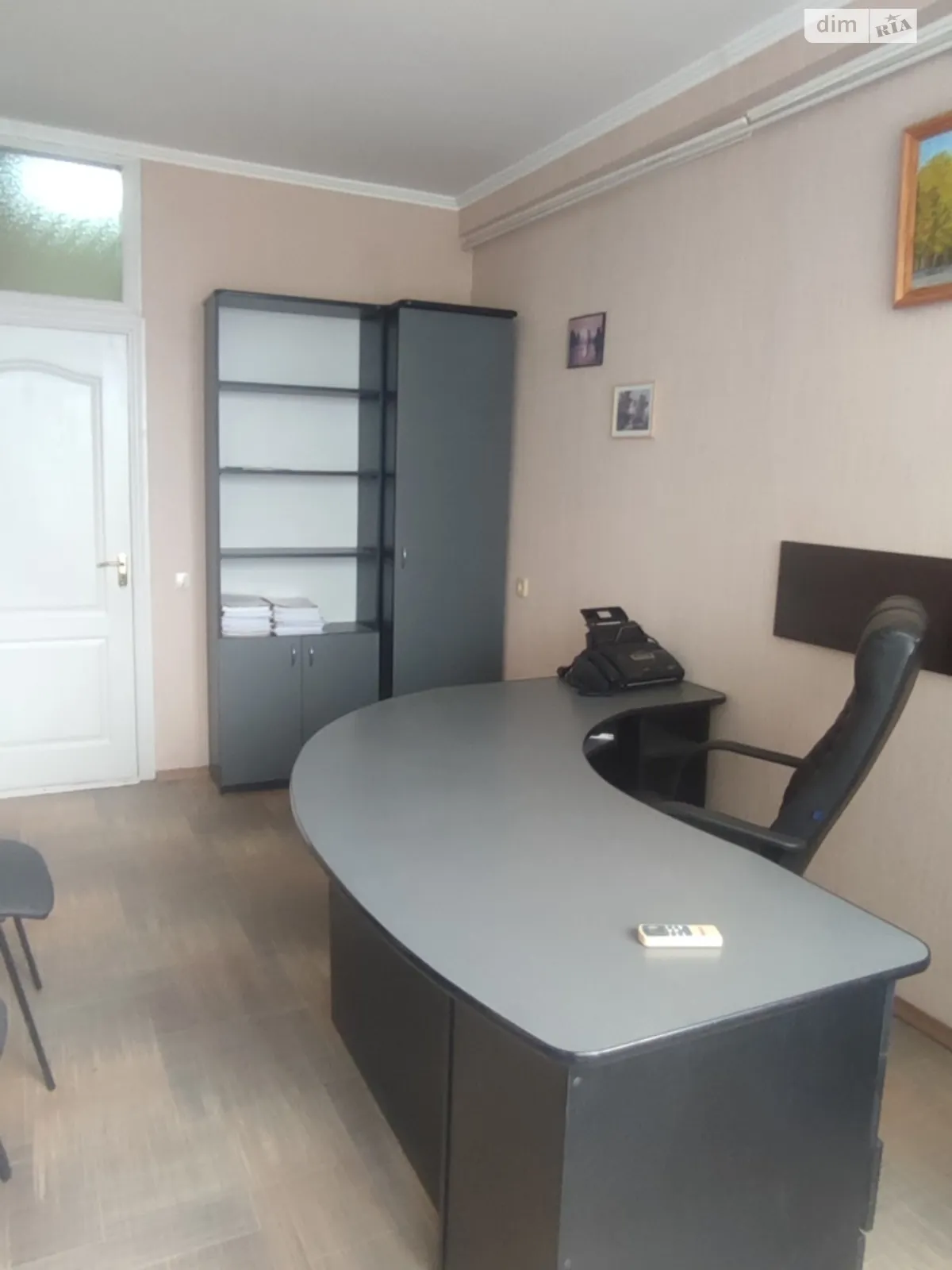 Продается офис 37 кв. м в бизнес-центре, цена: 27000 $ - фото 1