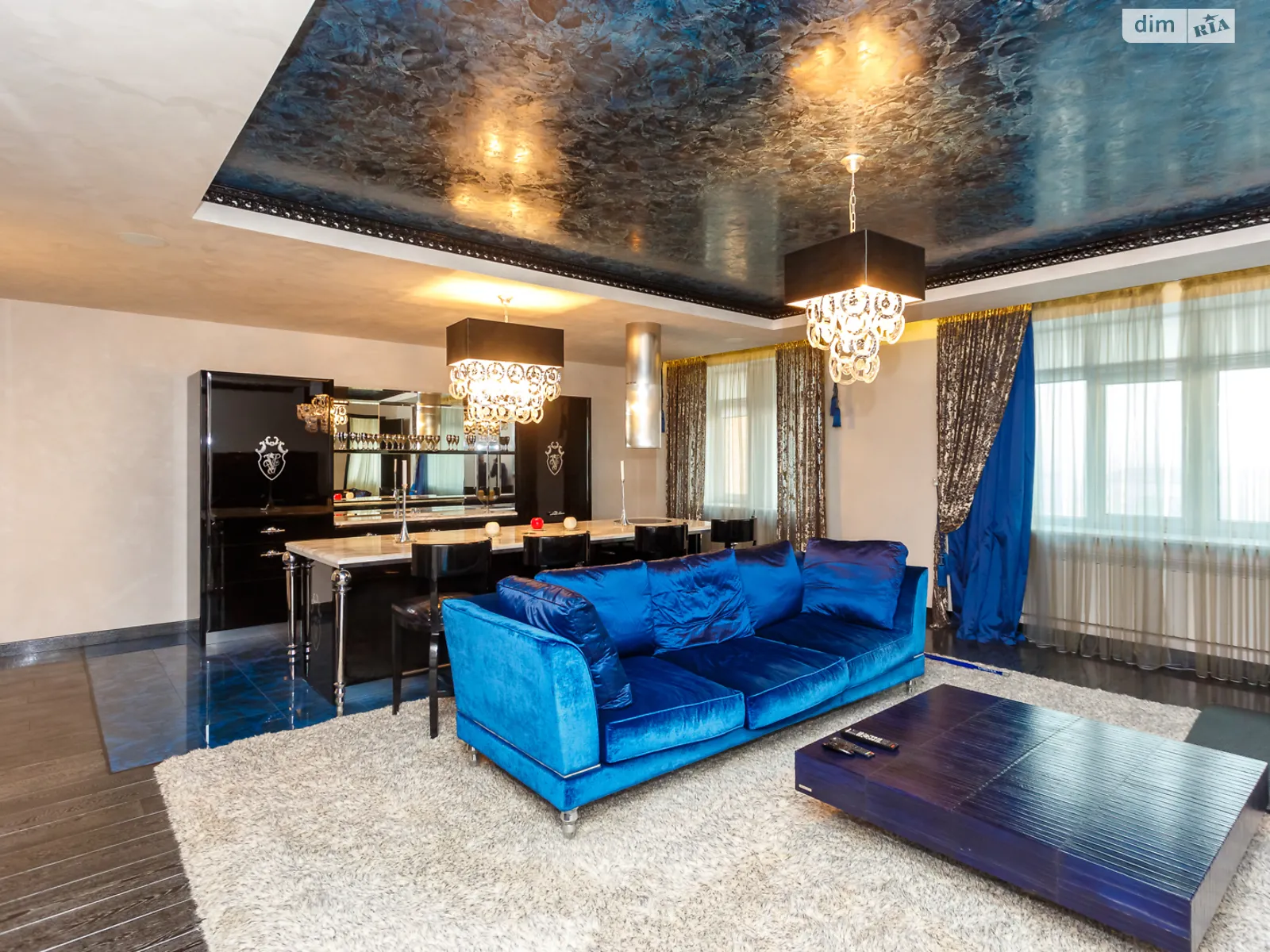 Продается 4-комнатная квартира 156 кв. м в Киеве, ул. Панаса Мирного, 12