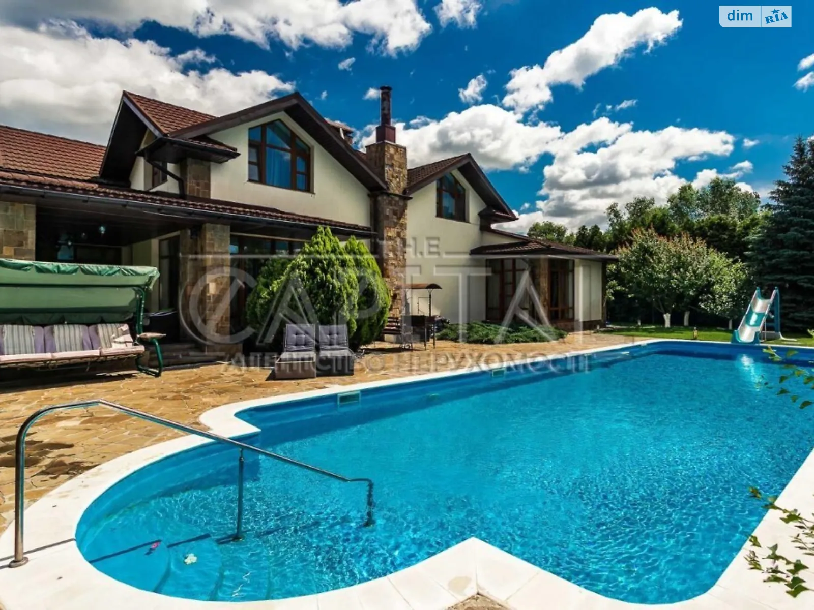 Продается дом на 2 этажа 350 кв. м с бассейном, цена: 1100000 $