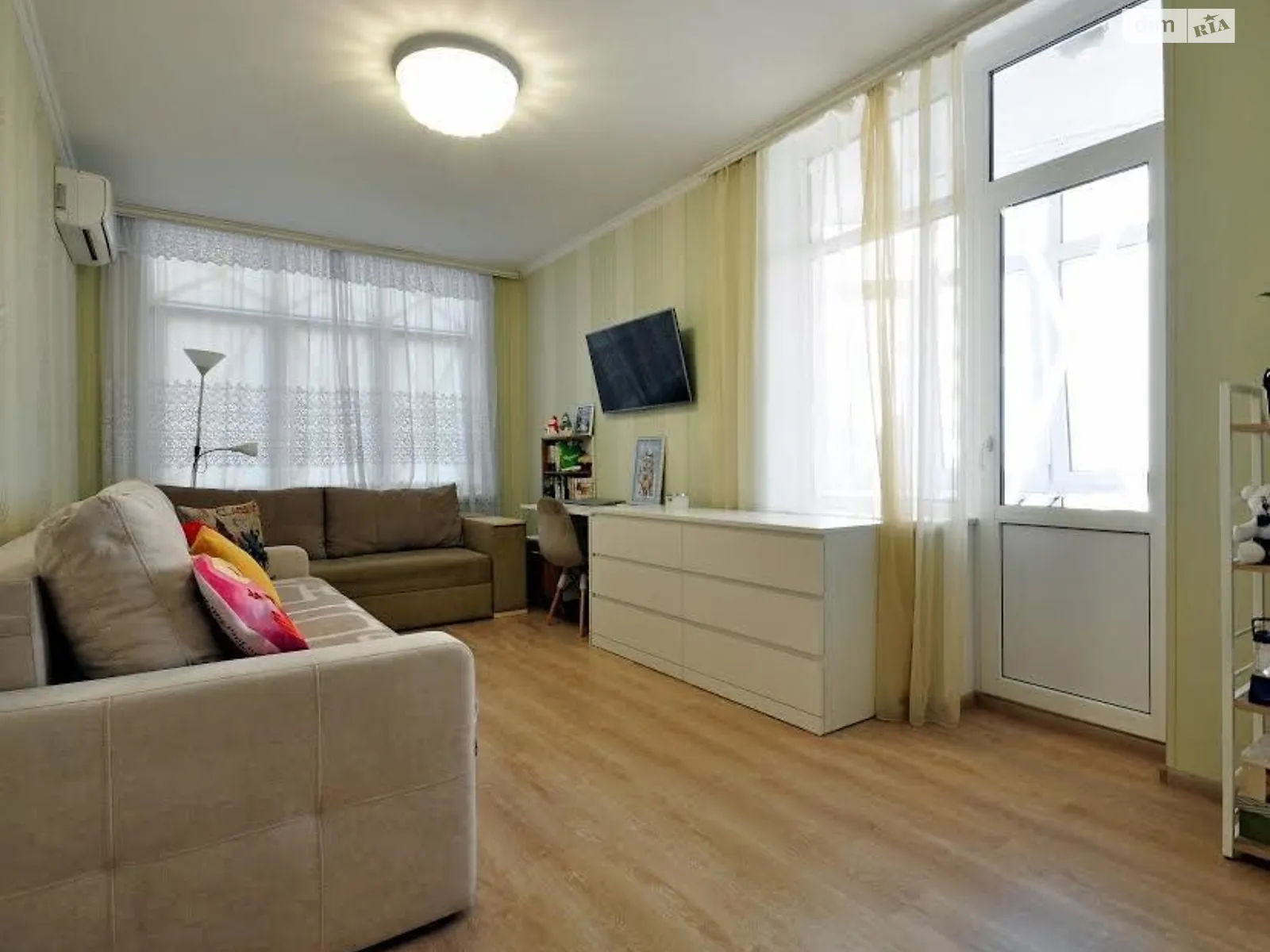 Продается 1-комнатная квартира 44 кв. м в Киеве, ул. Авиаконструктора Игоря Сикорского(Танковая), 4-6 - фото 1