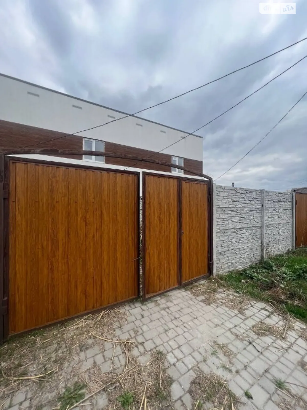 Продается дом на 2 этажа 110 кв. м с бассейном, цена: 65000 $ - фото 1