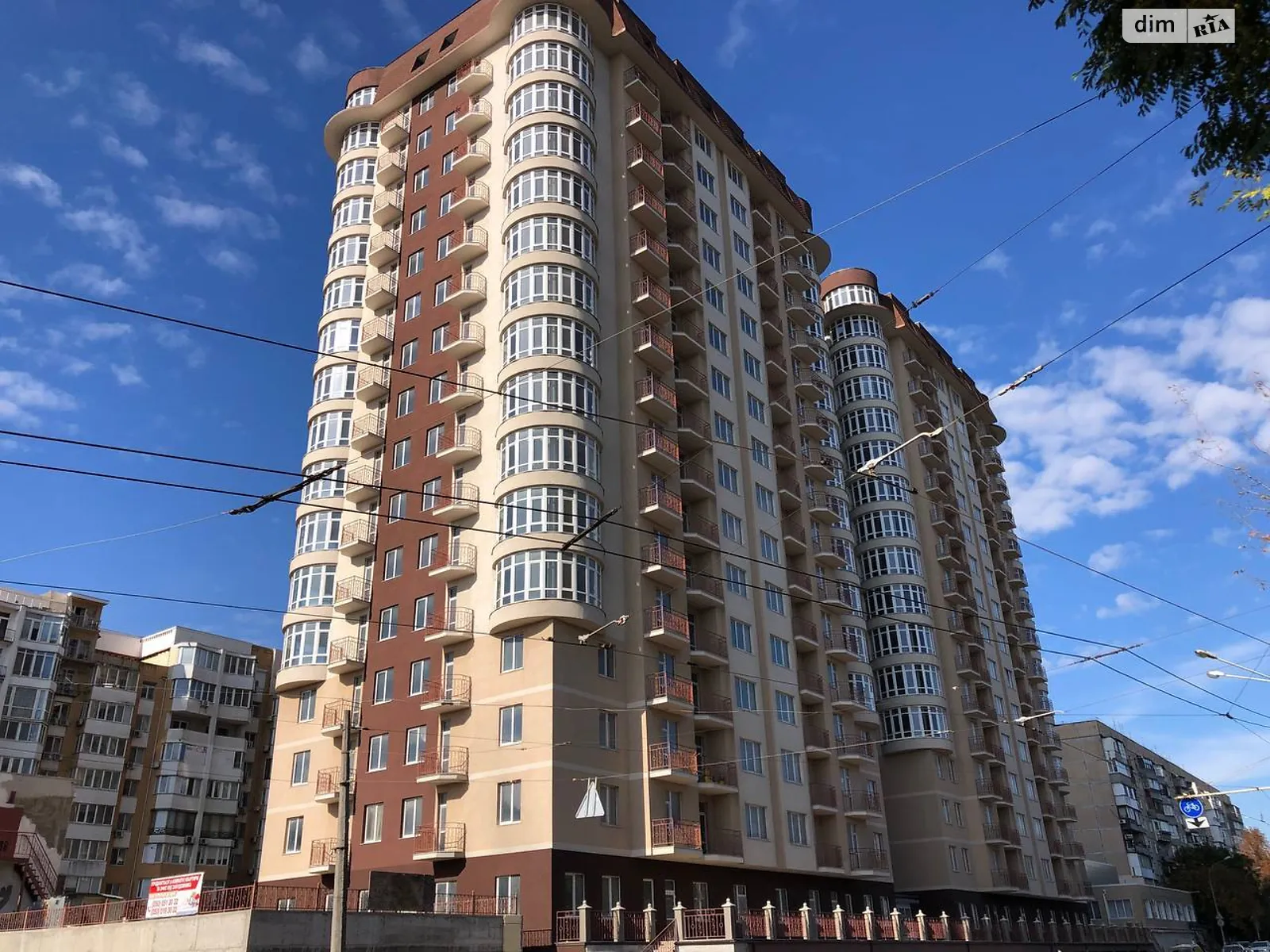 Продается 1-комнатная квартира 56 кв. м в Одессе, Фонтанская дор. - фото 1