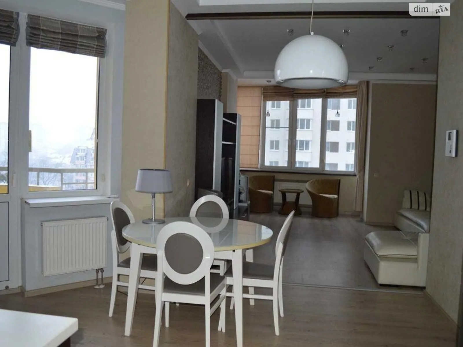 Продается 2-комнатная квартира 84 кв. м в Киеве, ул. Степана Руданского, 3А