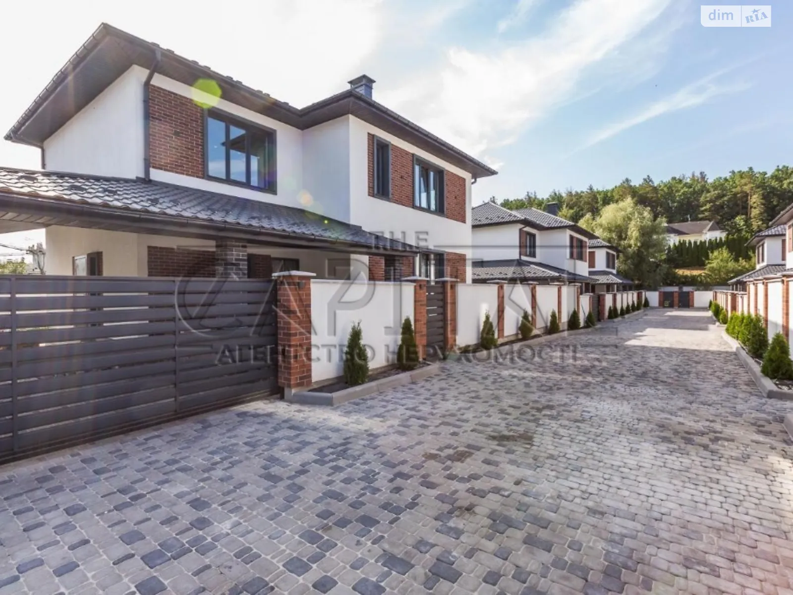 Продается дом на 2 этажа 190 кв. м с мансардой, цена: 190000 $ - фото 1