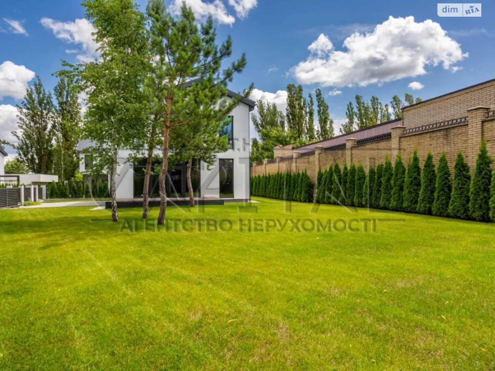 Продается дом на 2 этажа 150 кв. м с камином, цена: 150000 $ - фото 1