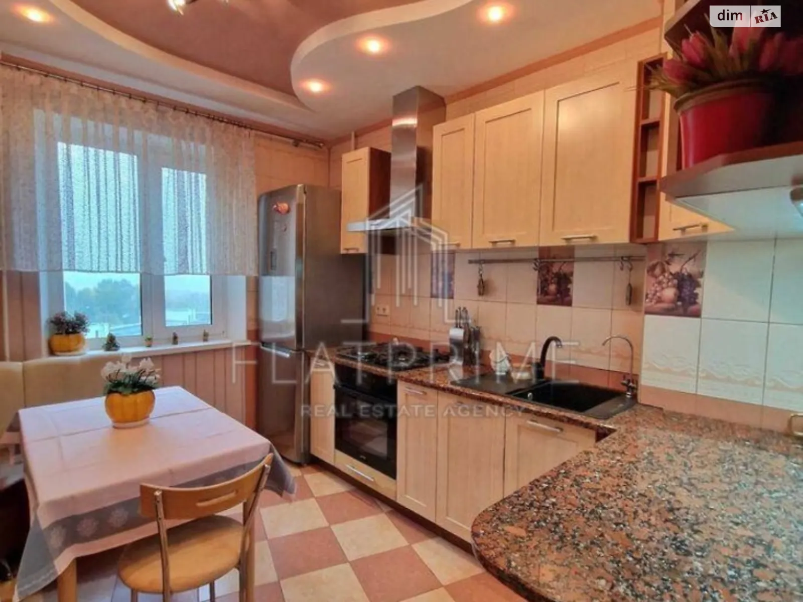 Продается 3-комнатная квартира 70 кв. м в Киеве, ул. Ревуцкого, 54А