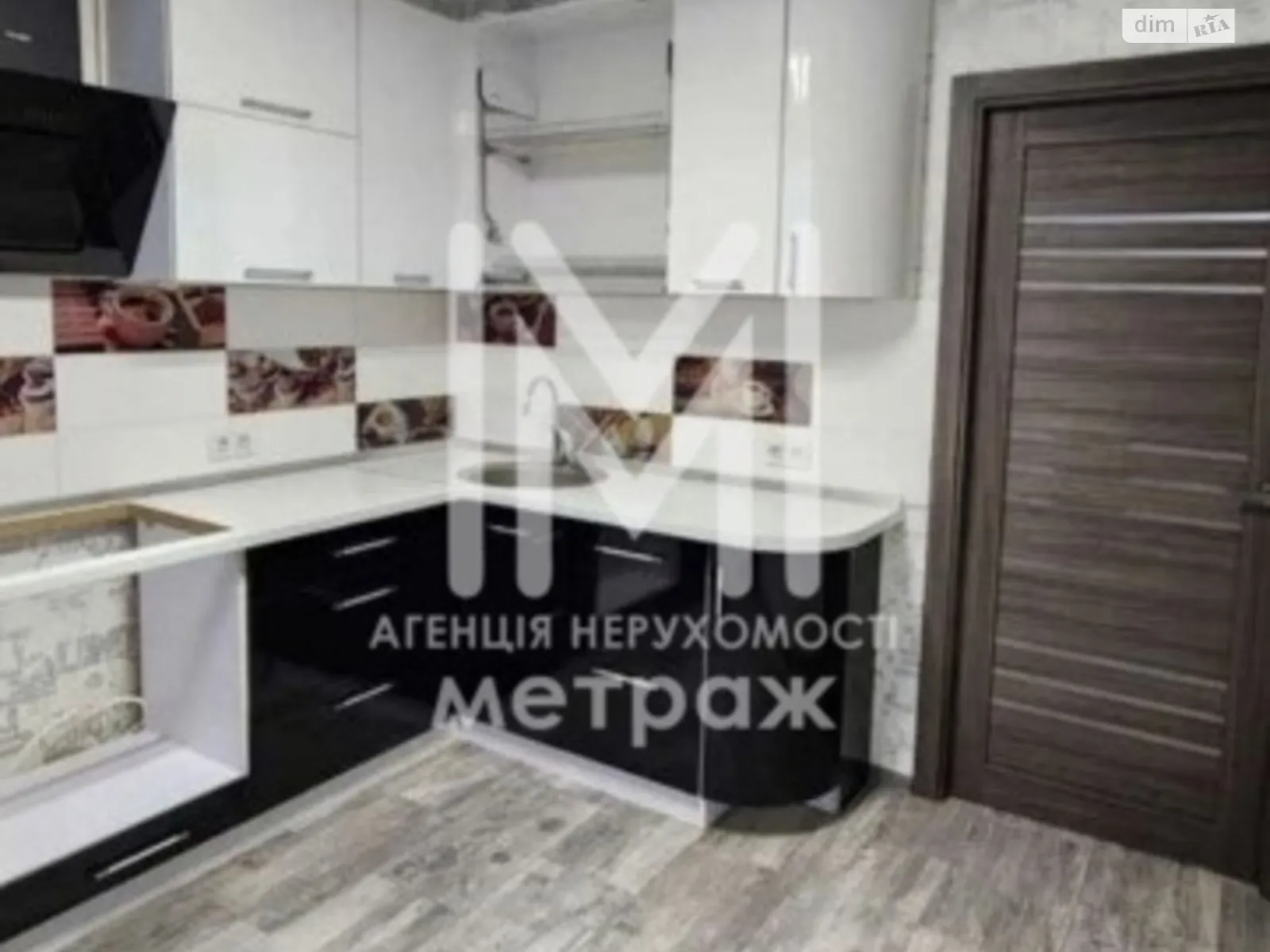 Продается 1-комнатная квартира 42 кв. м в Харькове, просп. Победы, 85