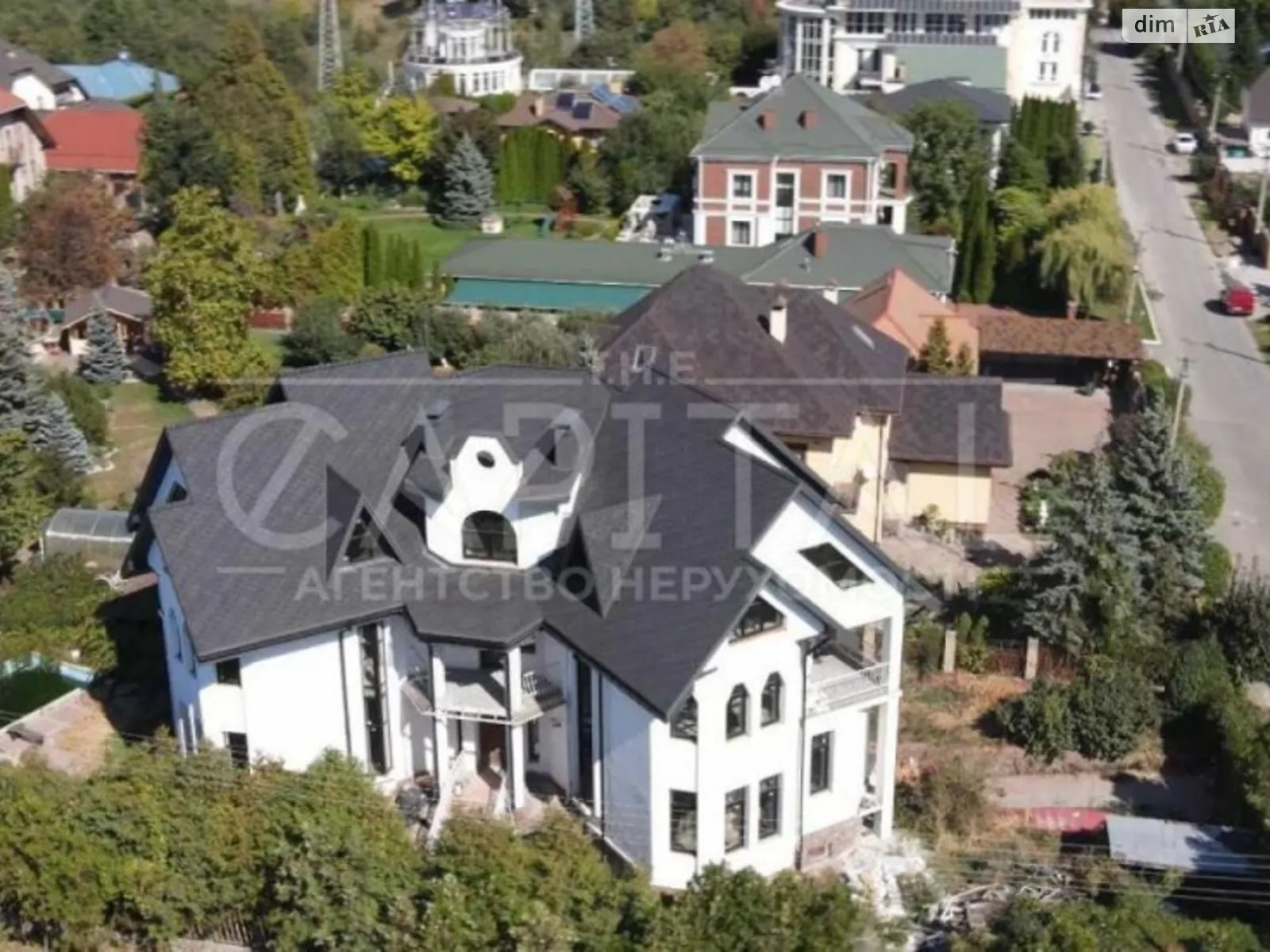 Продается одноэтажный дом 700 кв. м с балконом, цена: 800000 $