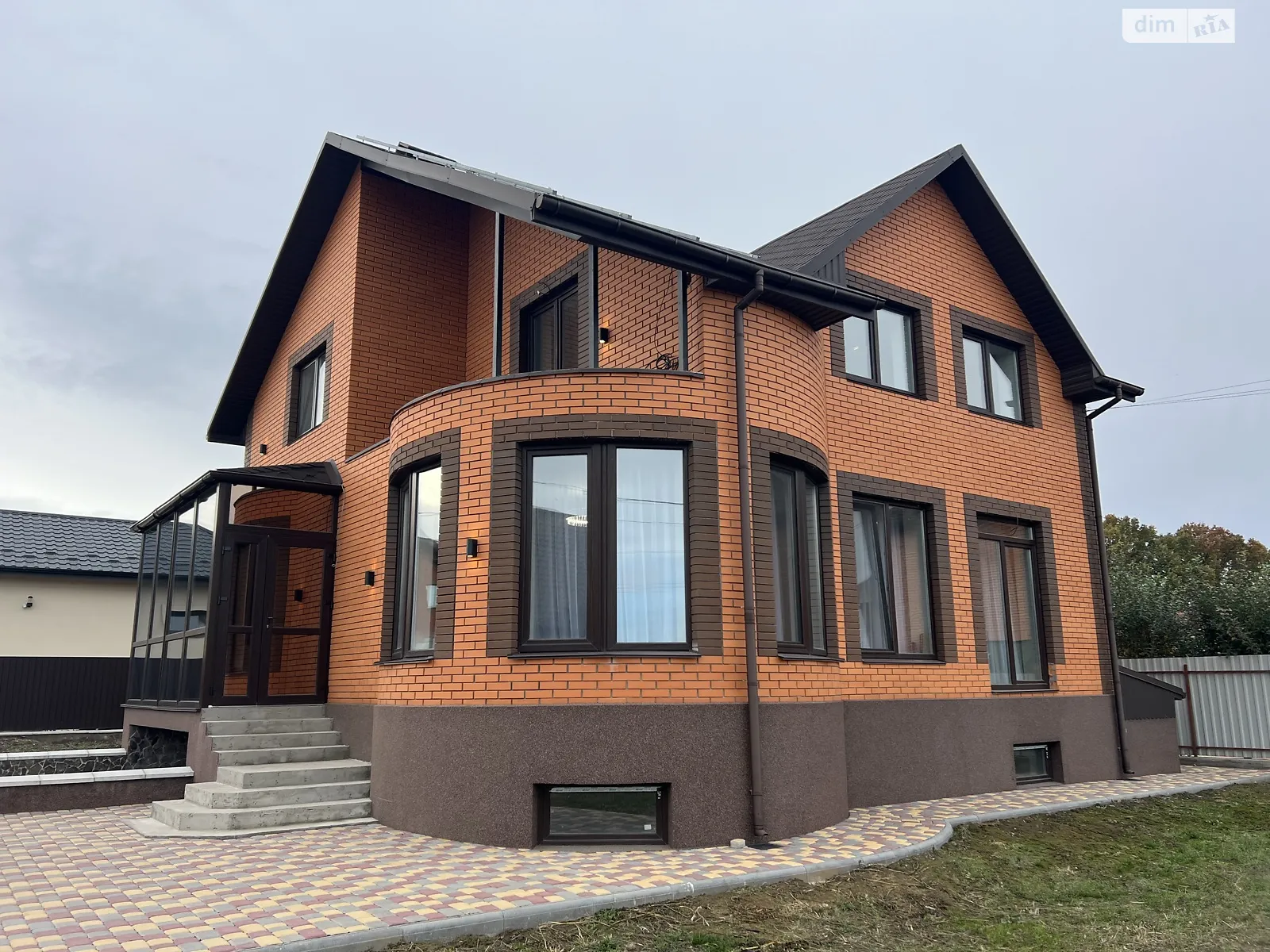 Продается дом на 2 этажа 200 кв. м с беседкой, цена: 190000 $ - фото 1