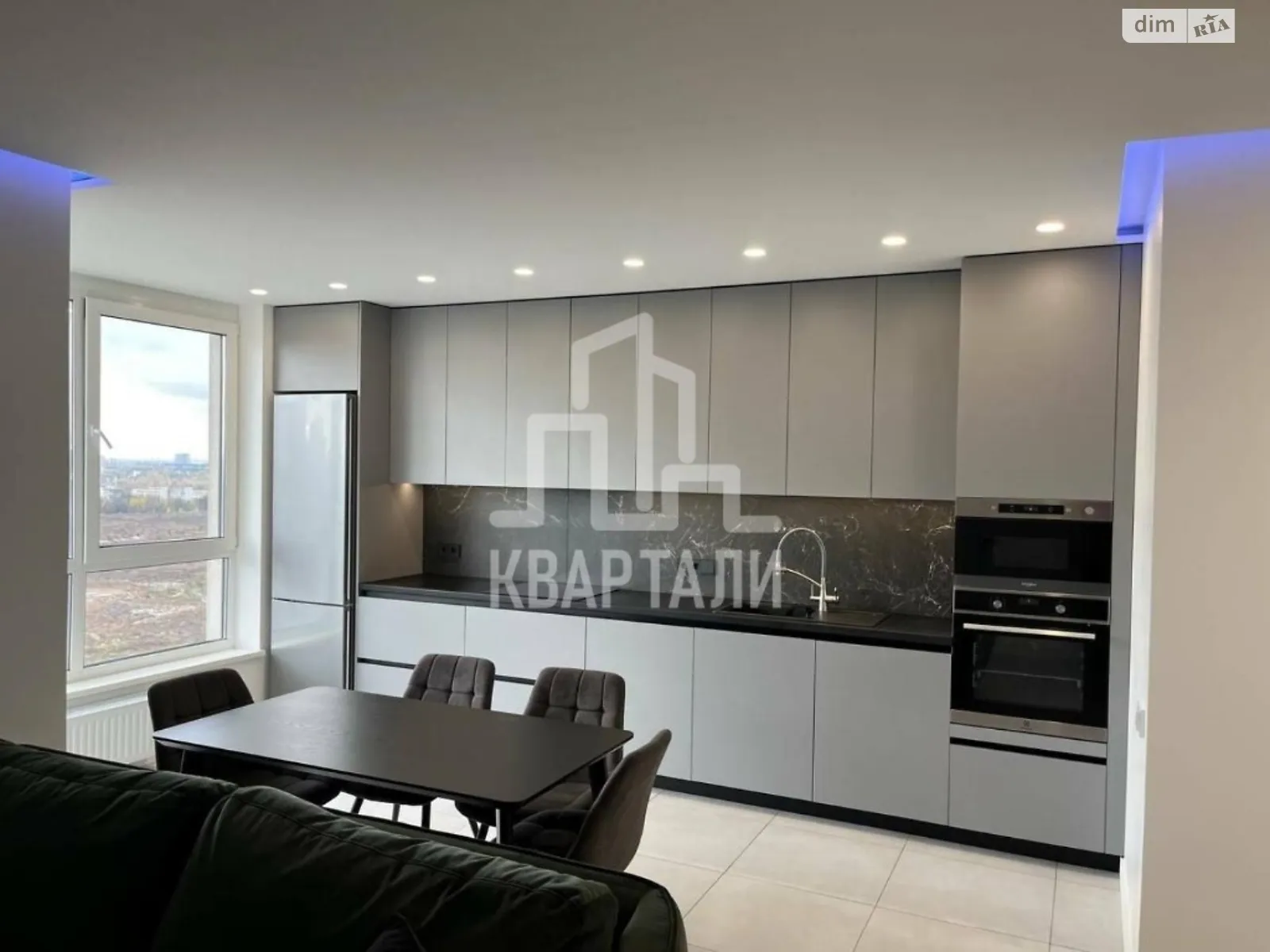 Продается 2-комнатная квартира 67 кв. м в Киеве, просп. Правды, 45