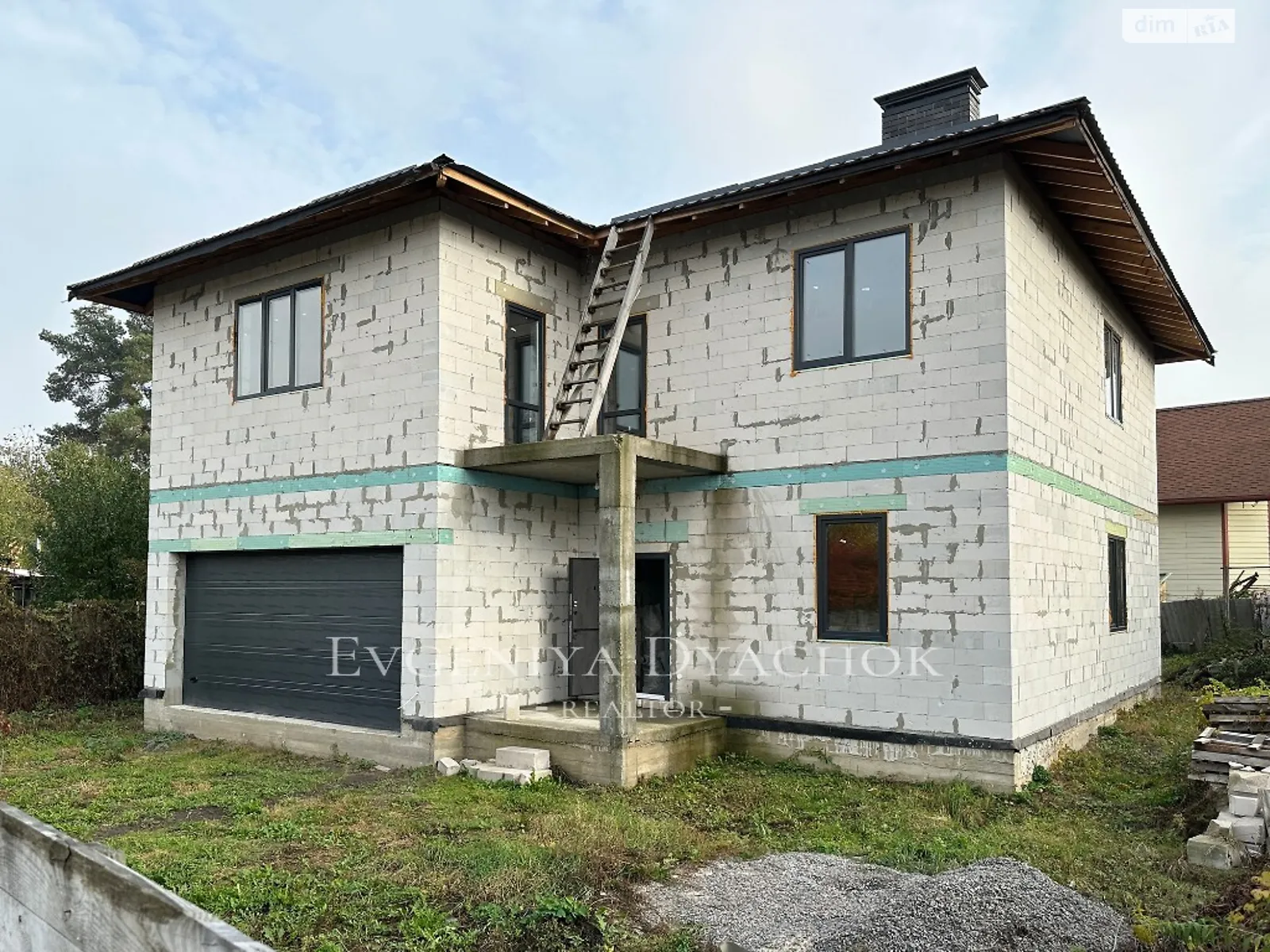 Продається будинок 2 поверховий 242 кв. м з каміном, цена: 135000 $