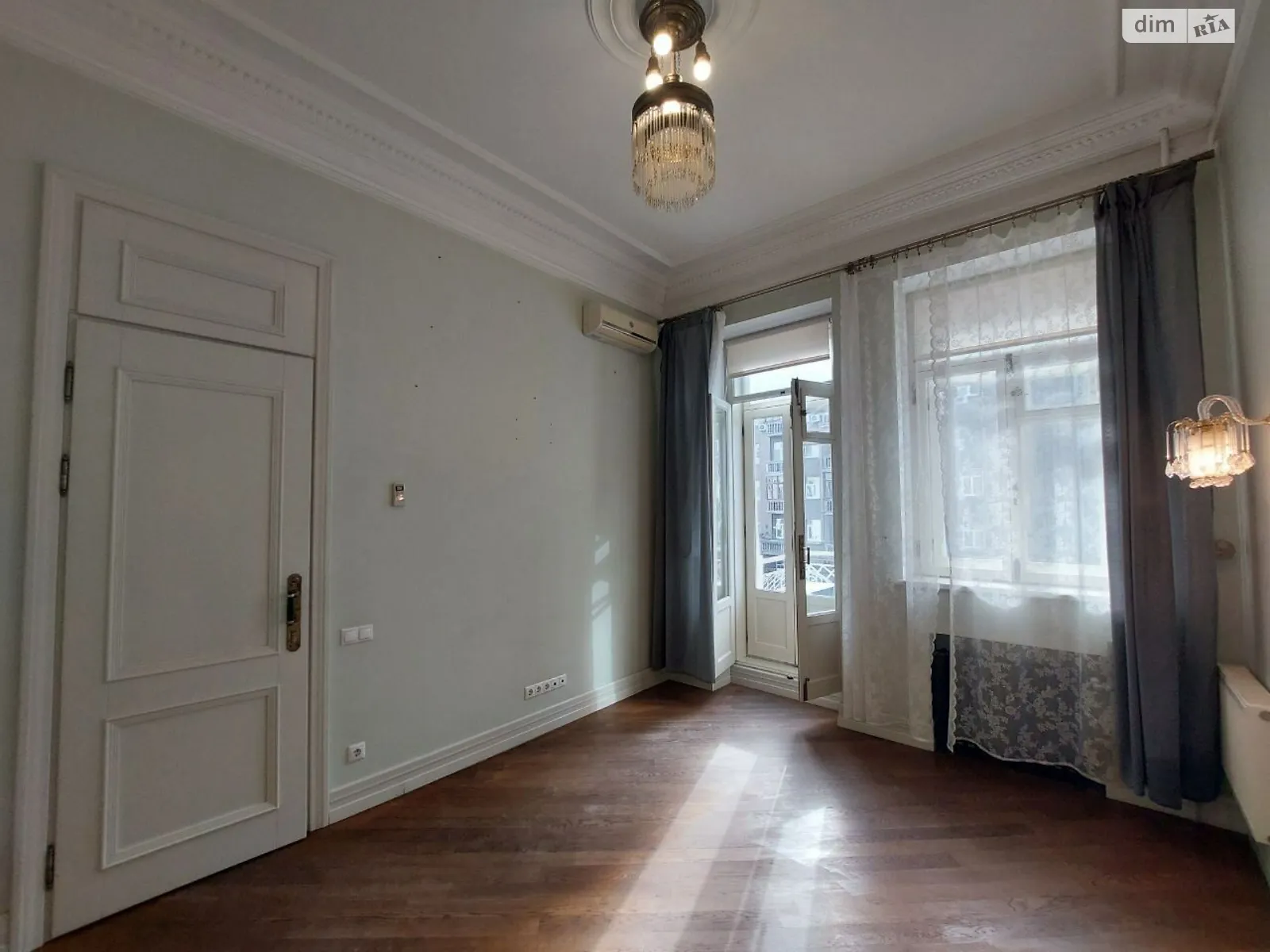 Продается 1-комнатная квартира 46 кв. м в Киеве, ул. Богдана Хмельницкого, 50