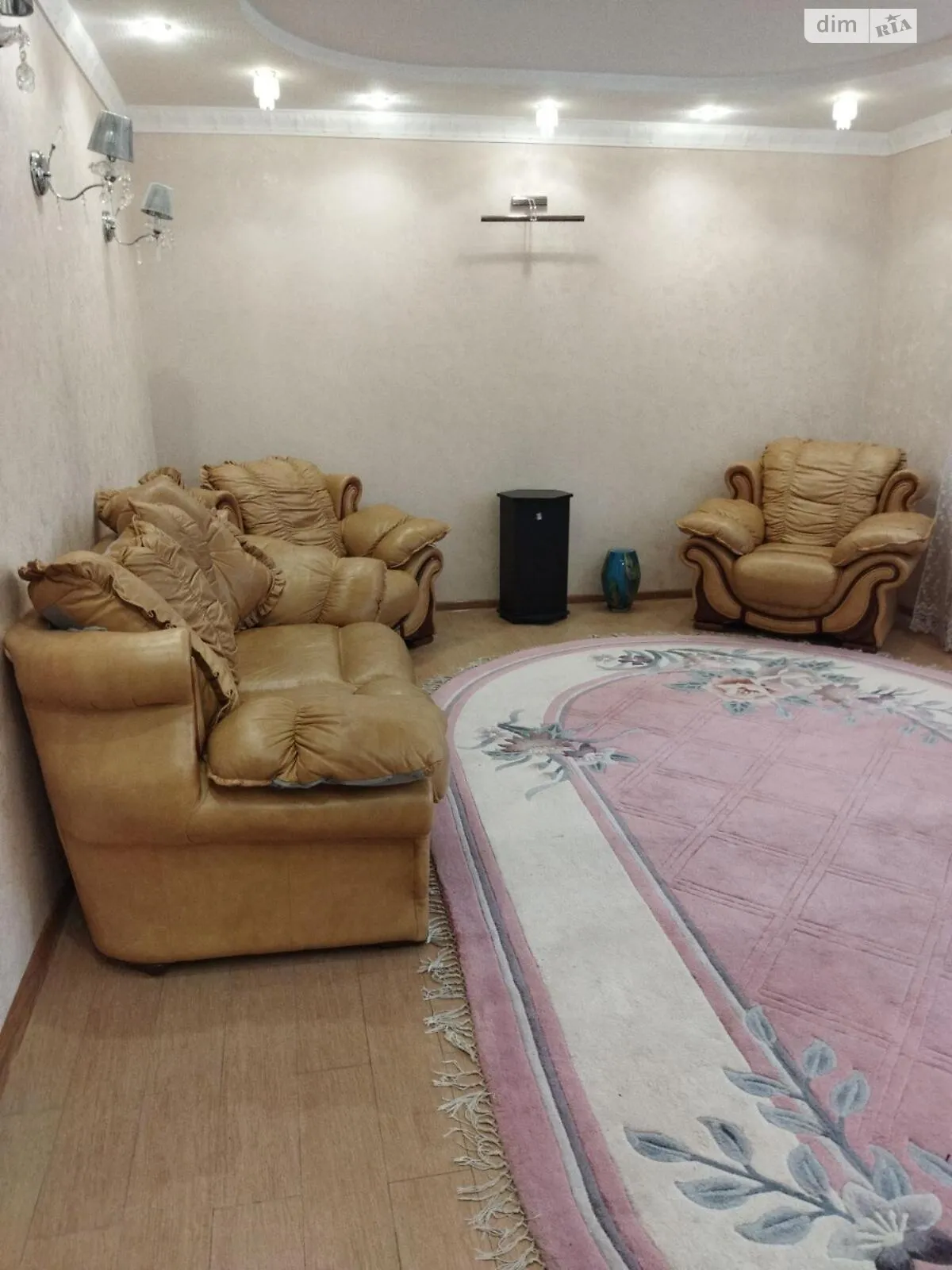 Сдается в аренду дом на 2 этажа 230 кв. м с мебелью, цена: 1450 $ - фото 1