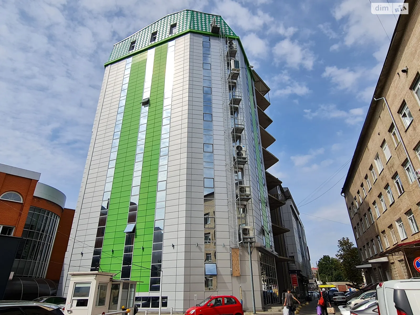 Сдается в аренду объект сферы услуг 180 кв. м в 9-этажном здании, цена: 36000 грн