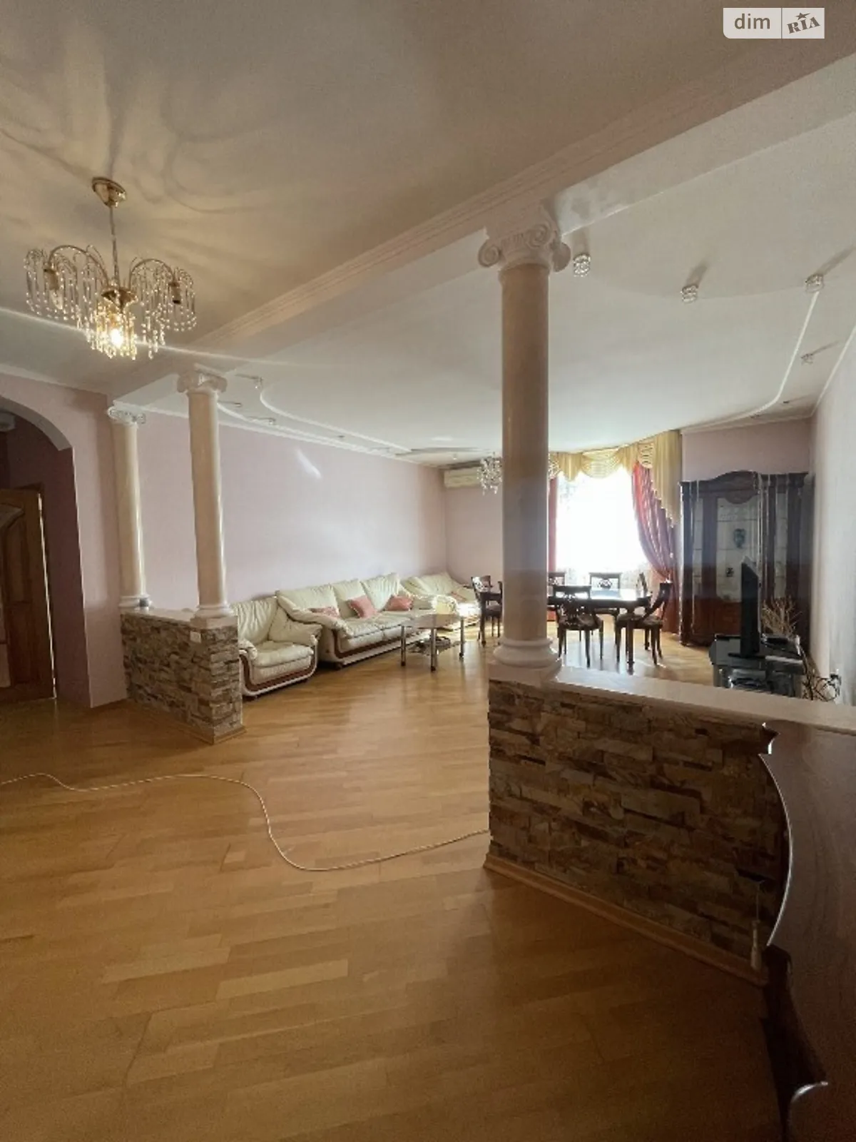 Продается 3-комнатная квартира 127 кв. м в Киеве, ул. Коновальца Евгения, 32Г - фото 1