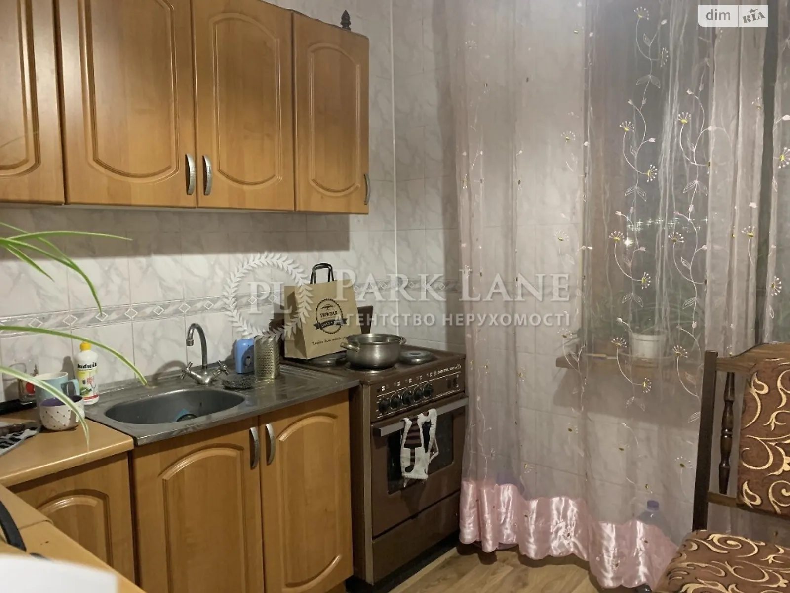 Продается 4-комнатная квартира 86 кв. м в Киеве, ул. Академика Заболотного, 94