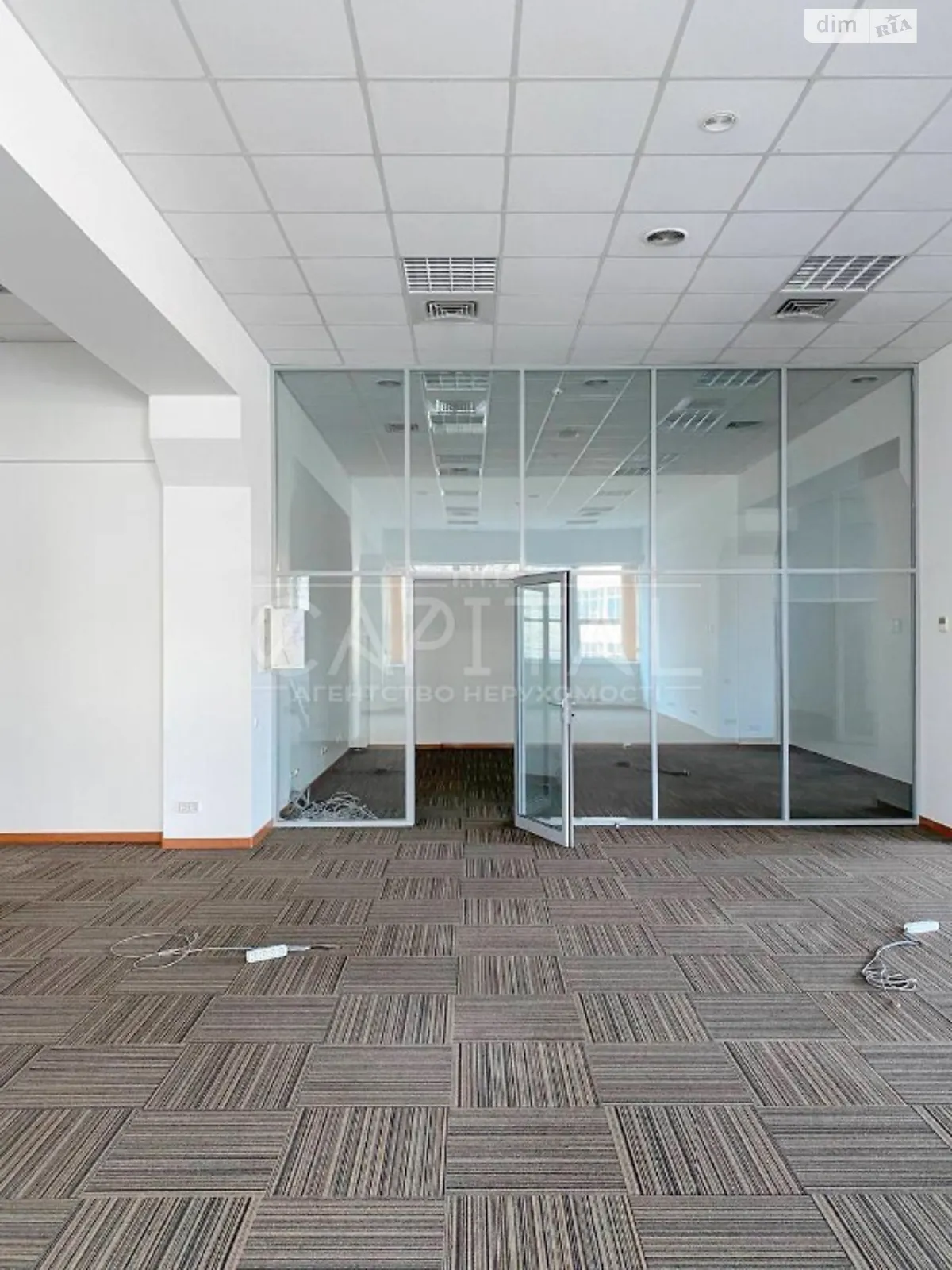 Здається в оренду офіс 278 кв. м в бізнес-центрі, цена: 3900 $
