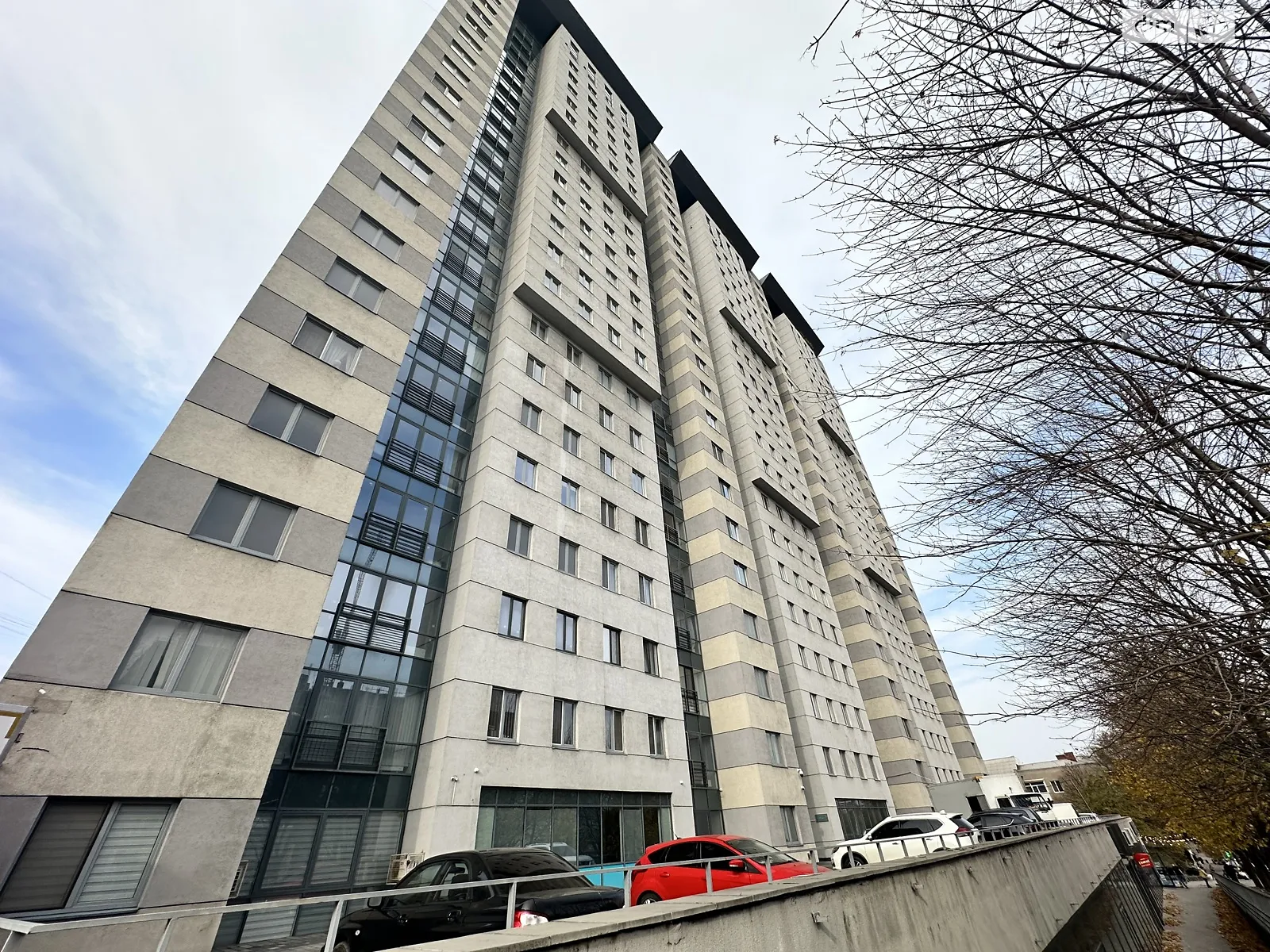 Продается офис 257 кв. м в бизнес-центре, цена: 244150 $ - фото 1