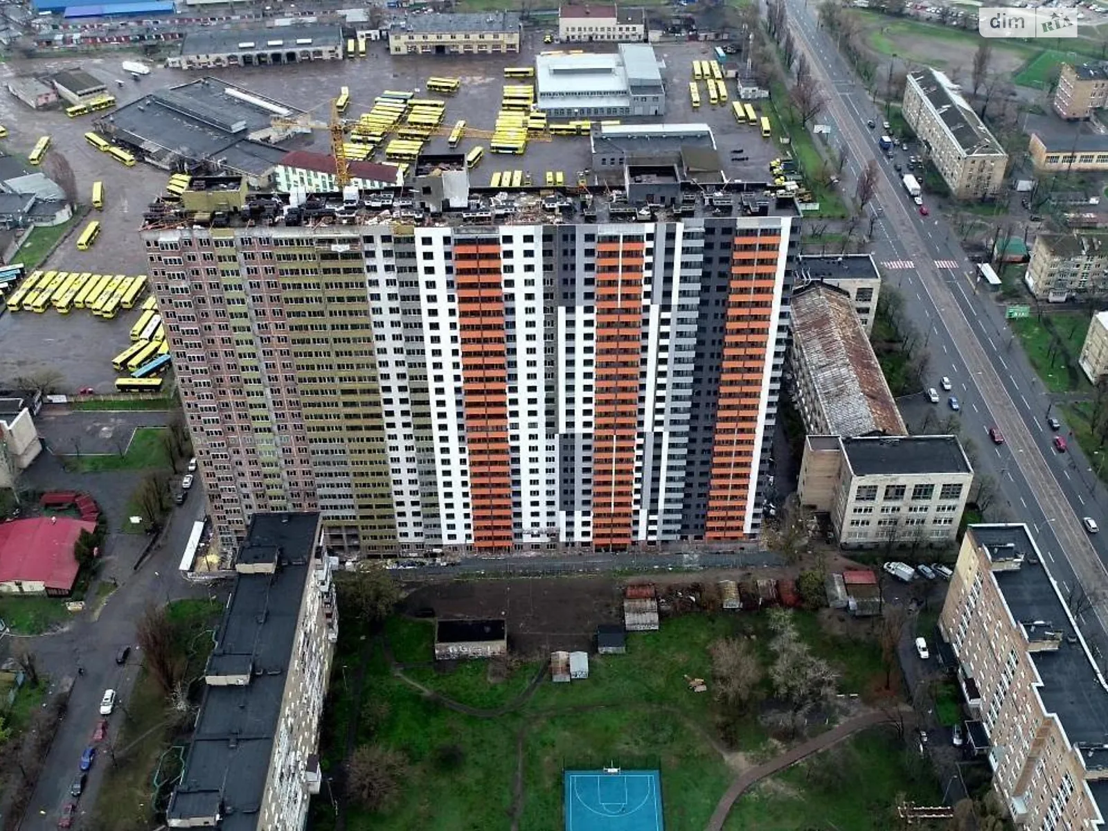 Продается 2-комнатная квартира 60 кв. м в Киеве, ул. Владимира Сосюры, 6 - фото 1