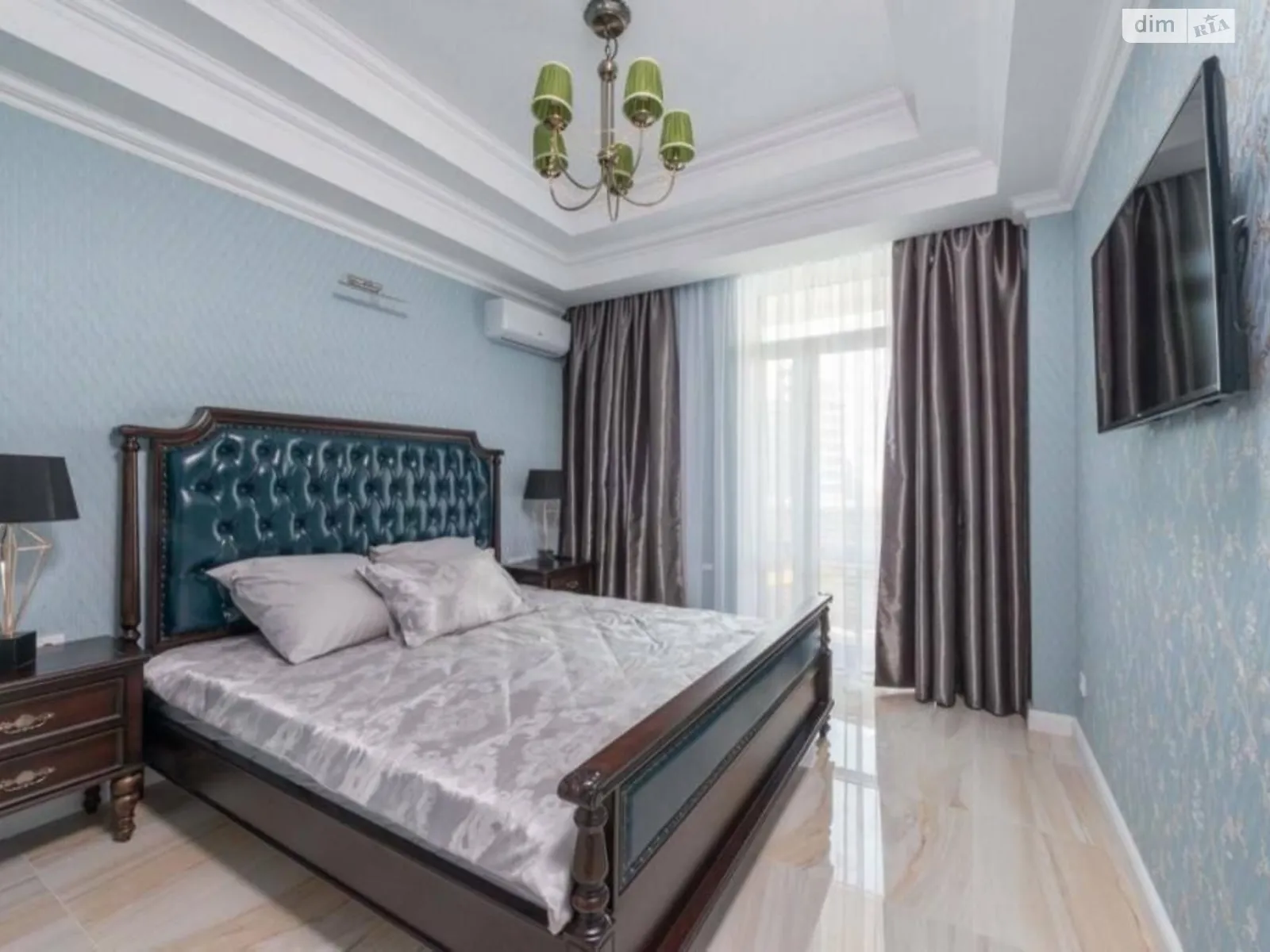 Продается 1-комнатная квартира 55 кв. м в Киеве, ул. Коновальца Евгения, 34А - фото 1