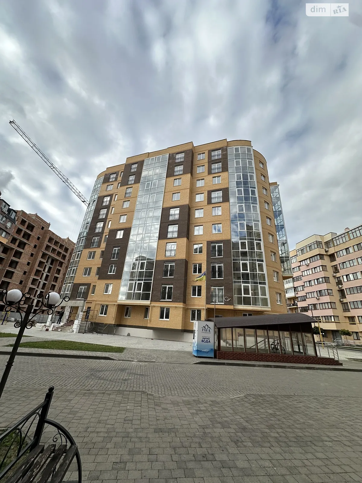 Продается 3-комнатная квартира 109 кв. м в Черновцах, ул. Герцена, 91А - фото 1