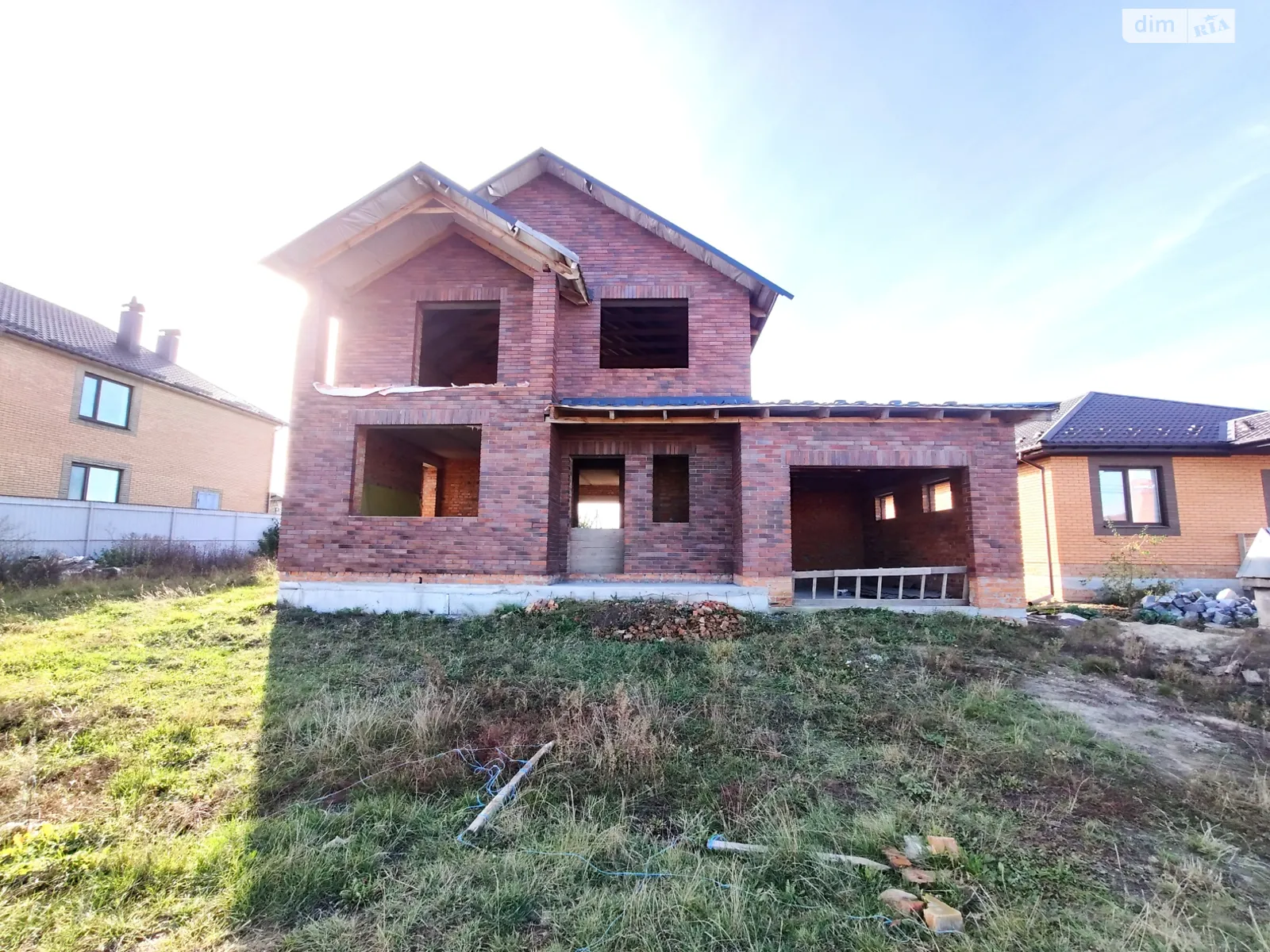 Продается дом на 2 этажа 160 кв. м с камином, цена: 95000 $ - фото 1