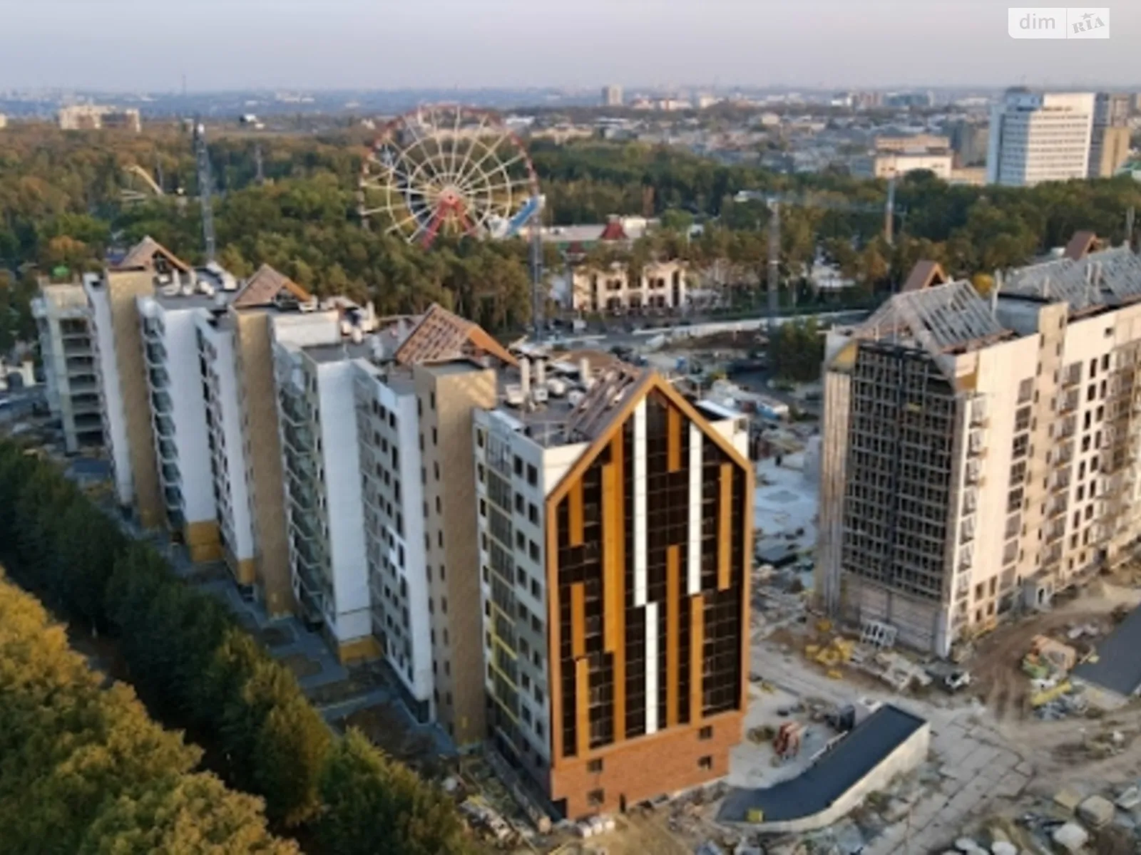 Продается 2-комнатная квартира 103 кв. м в Харькове, ул. Динамовская, 4Б