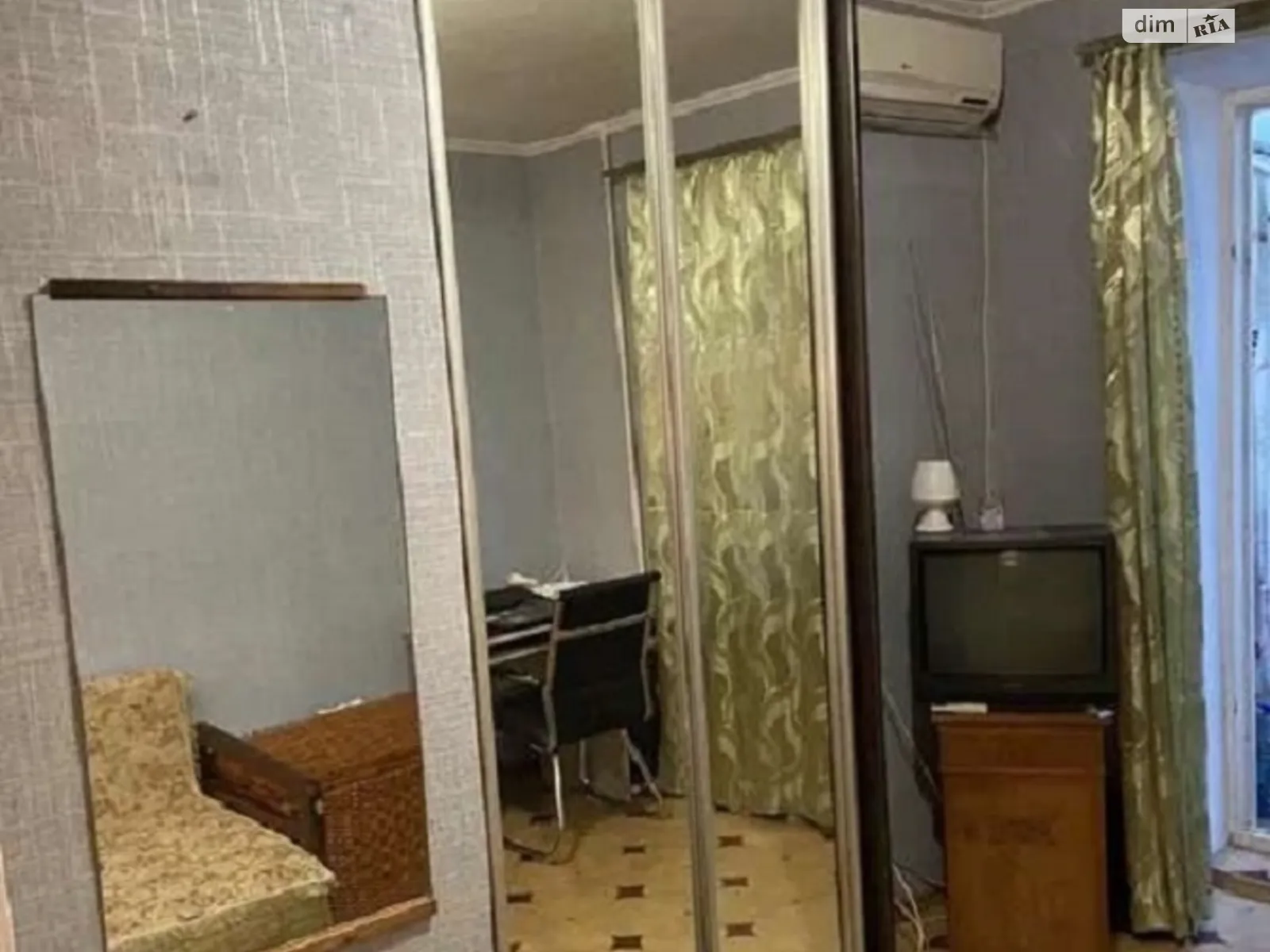 Продається 1-кімнатна квартира 21 кв. м у Одесі, просп. Академіка Глушка