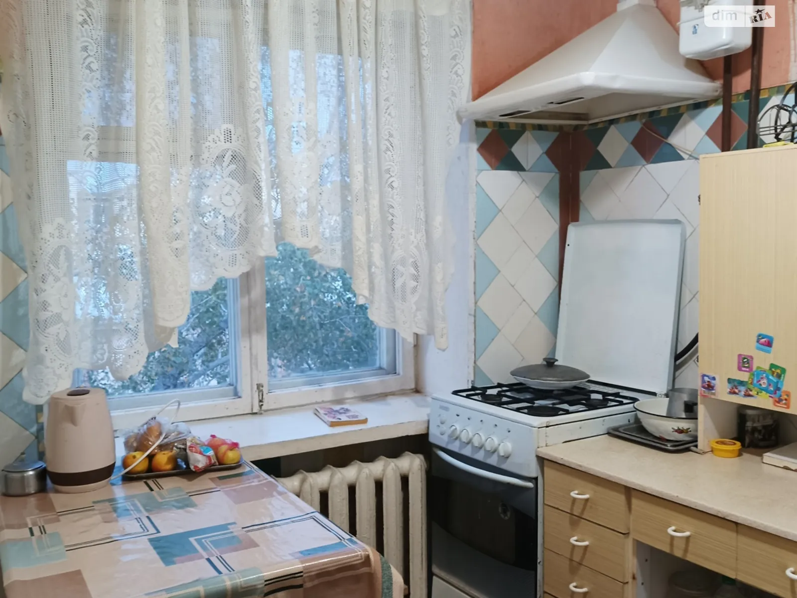Продается 3-комнатная квартира 56 кв. м в Черноморске, ул. Парковая - фото 1