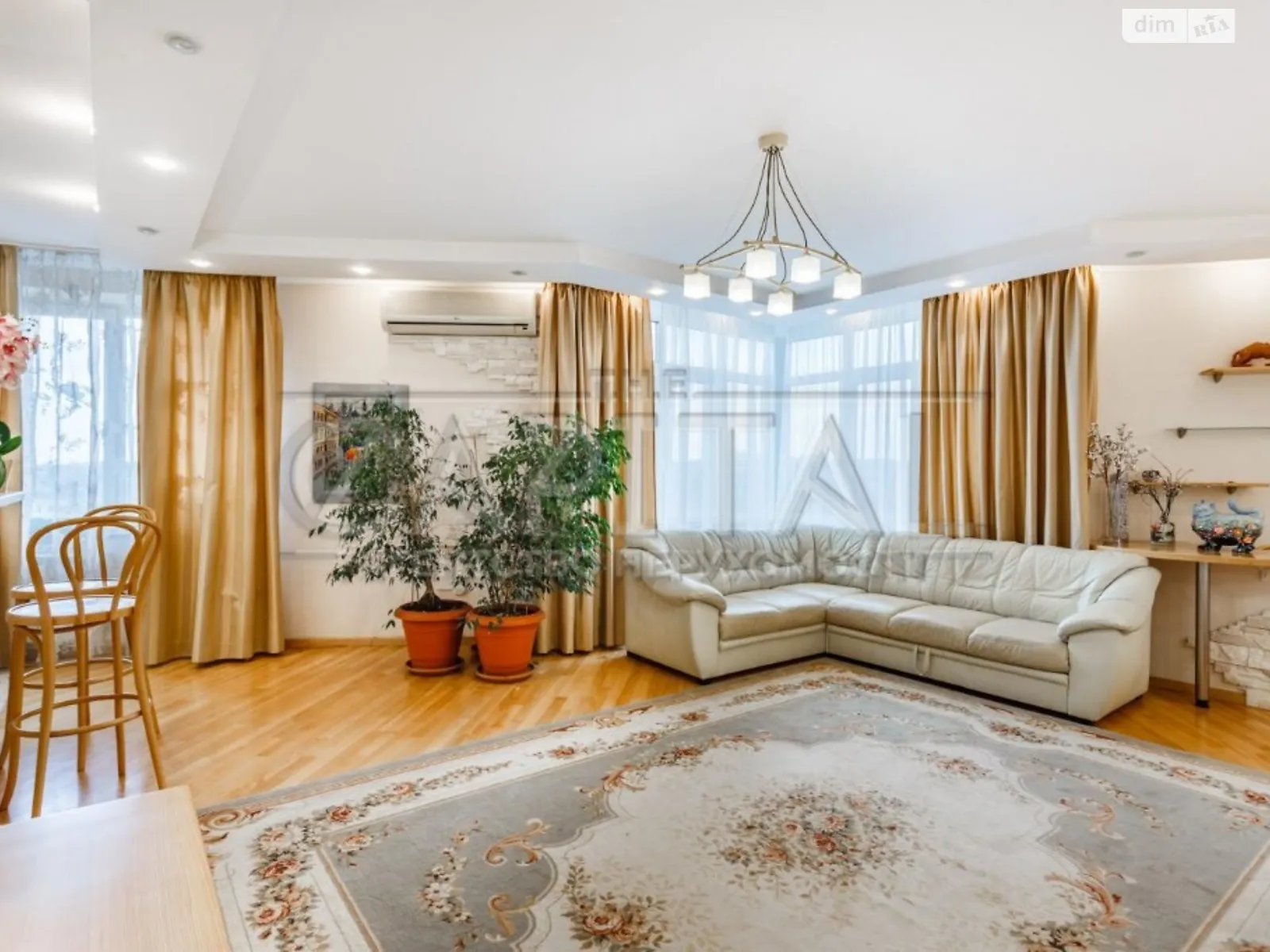 Продается 4-комнатная квартира 145 кв. м в Киеве, просп. Голосеевский(40-летия Октября), 68