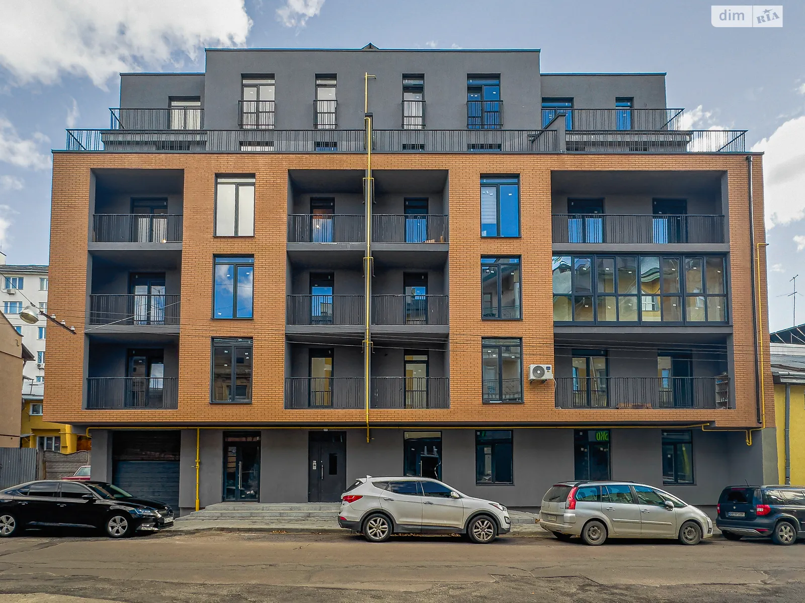 Продается 2-комнатная квартира 57 кв. м в Львове, ул. Михновских Братьев, 18 - фото 1