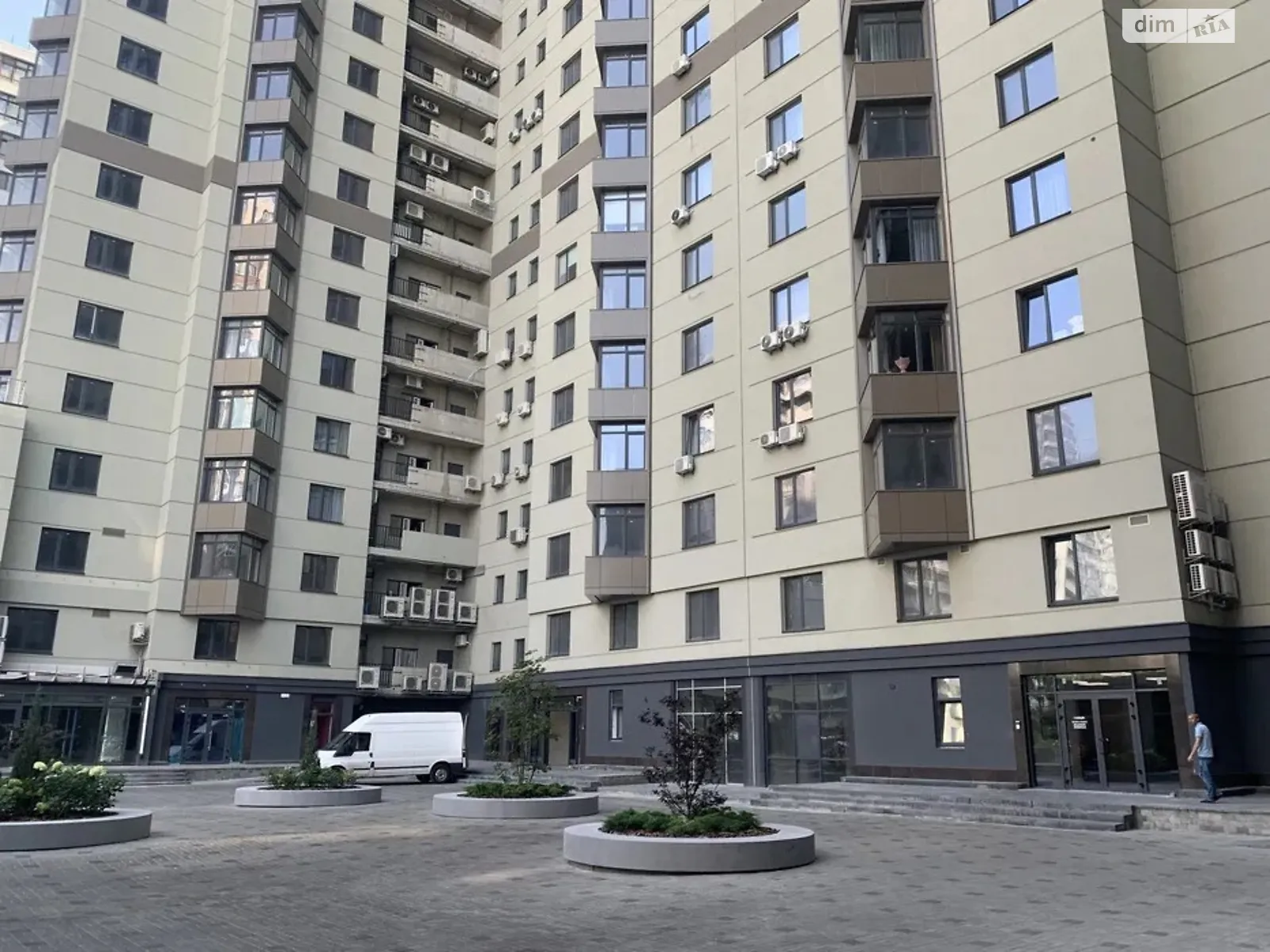 Продается 2-комнатная квартира 102 кв. м в Киеве, ул. Андрея Верхогляда(Драгомирова), 4Б