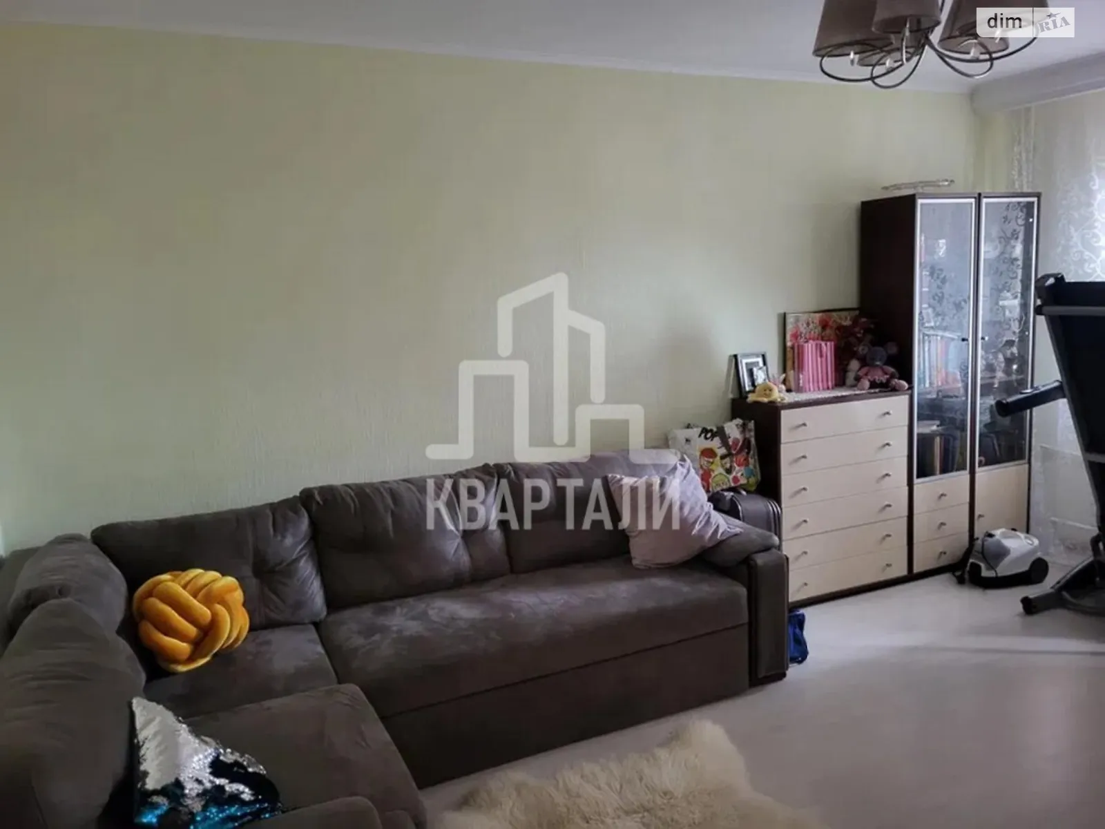 Продается 3-комнатная квартира 75 кв. м в Киеве, ул. Академика Ефремова, 3