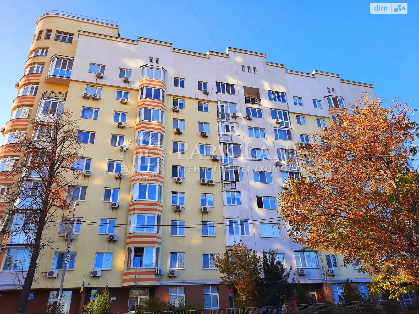 Продается 2-комнатная квартира 74 кв. м в Киеве, ул. Козацкая, 114