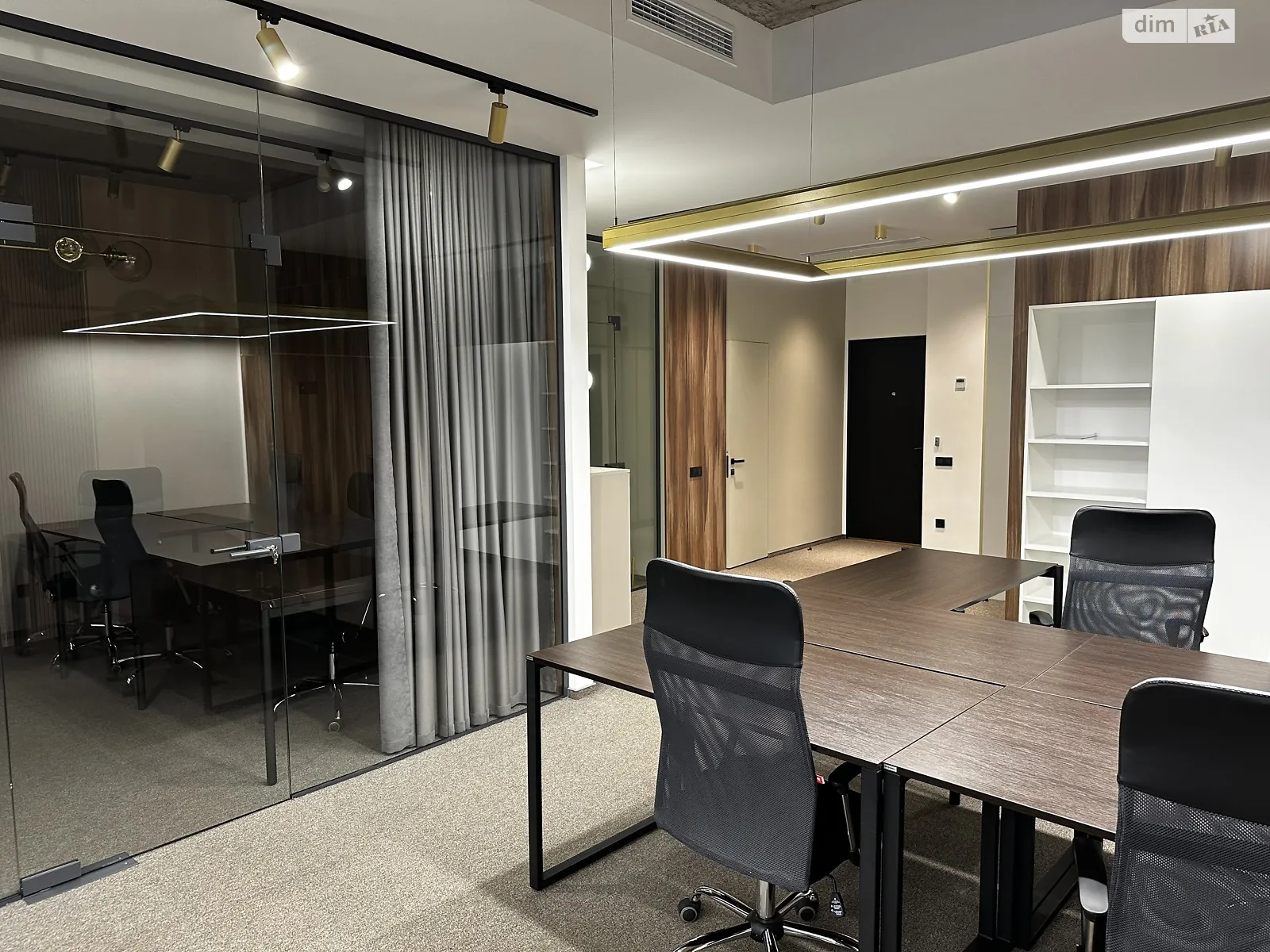 Сдается в аренду офис 86 кв. м в бизнес-центре, цена: 2800 $ - фото 1