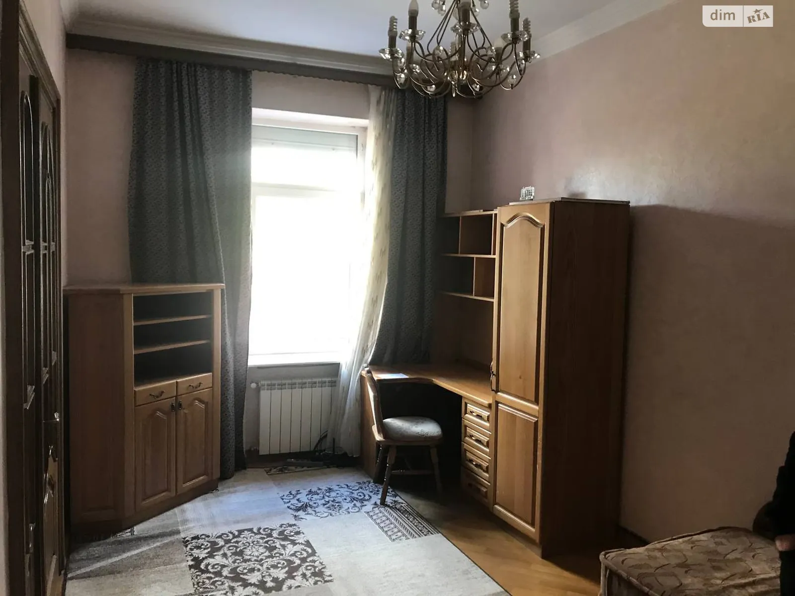 Продается 4-комнатная квартира 164 кв. м в Черновцах, цена: 250000 $