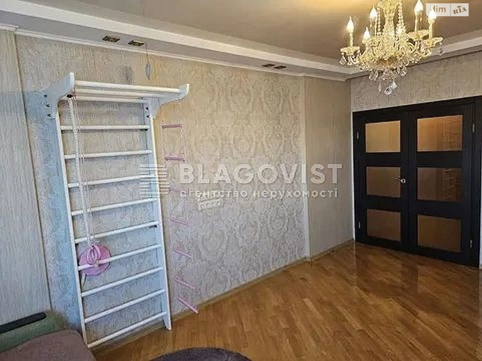 Продается 2-комнатная квартира 74 кв. м в Киеве, ул. Козацкая, 114