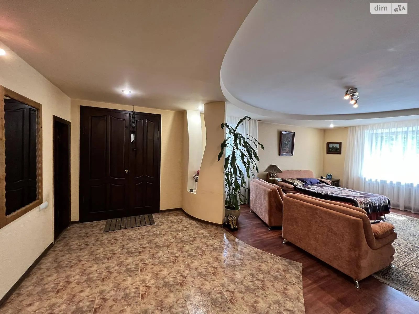 Продается дом на 2 этажа 285 кв. м с бассейном, цена: 165000 $ - фото 1
