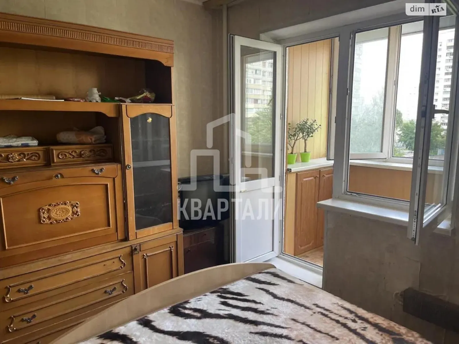 Продается 3-комнатная квартира 69 кв. м в Киеве, просп. Николая  Бажана, 28В