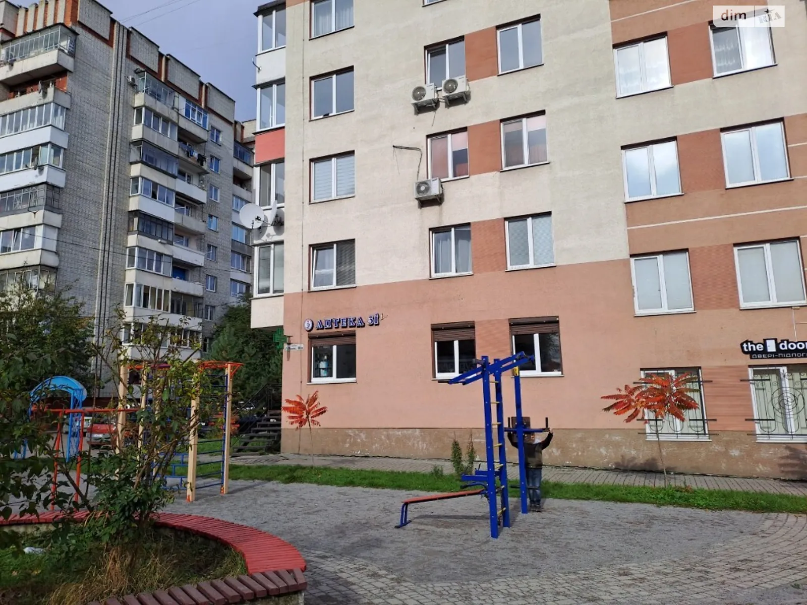 Продається офіс 66 кв. м в бізнес-центрі, цена: 135000 $