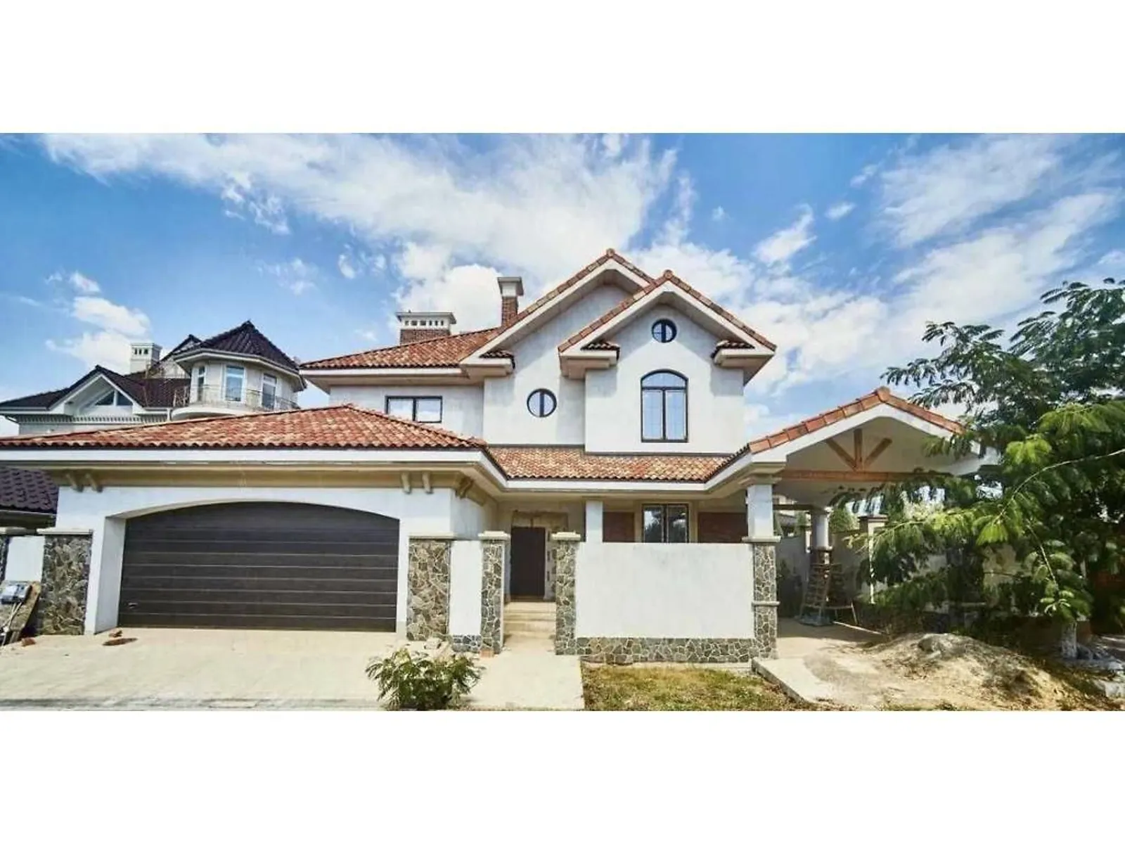 Продается дом на 2 этажа 335 кв. м с камином, цена: 480000 $ - фото 1